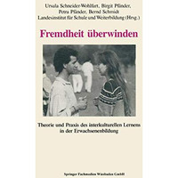 Fremdheit ?berwinden: Theorie und Praxis des interkulturellen Lernens in der Erw [Paperback]