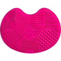 Sigma Beauty Makeup Brush Cleaner Mat  Sigma Spa Express Silicone Makeup Brush Cleaning Mat with Suction Cups for Cleaning Makeup Brushes, Compact Design Fit for Any Travel Makeup Kit (Pink)