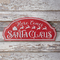 CTW Home Collection Metal Christmas Here Comes Santa Claus Sign, 24-inch Width, Holiday Season Decoration