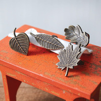 CTW Home Collection Leaf Napkin Ring, Set of 4, Metal, Tableware Accent, Table Decorations, Kitchen Accessories