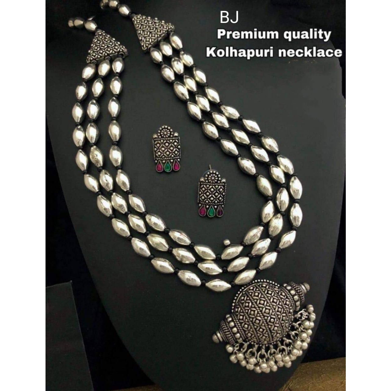 Nevermiss the chance to flaunt your beloved jewellery. Ourgerman silver earringis the perfect choice to be the one in many. It comprises of longhangings and can be toned with all kind of ethnic and indo western dresses.