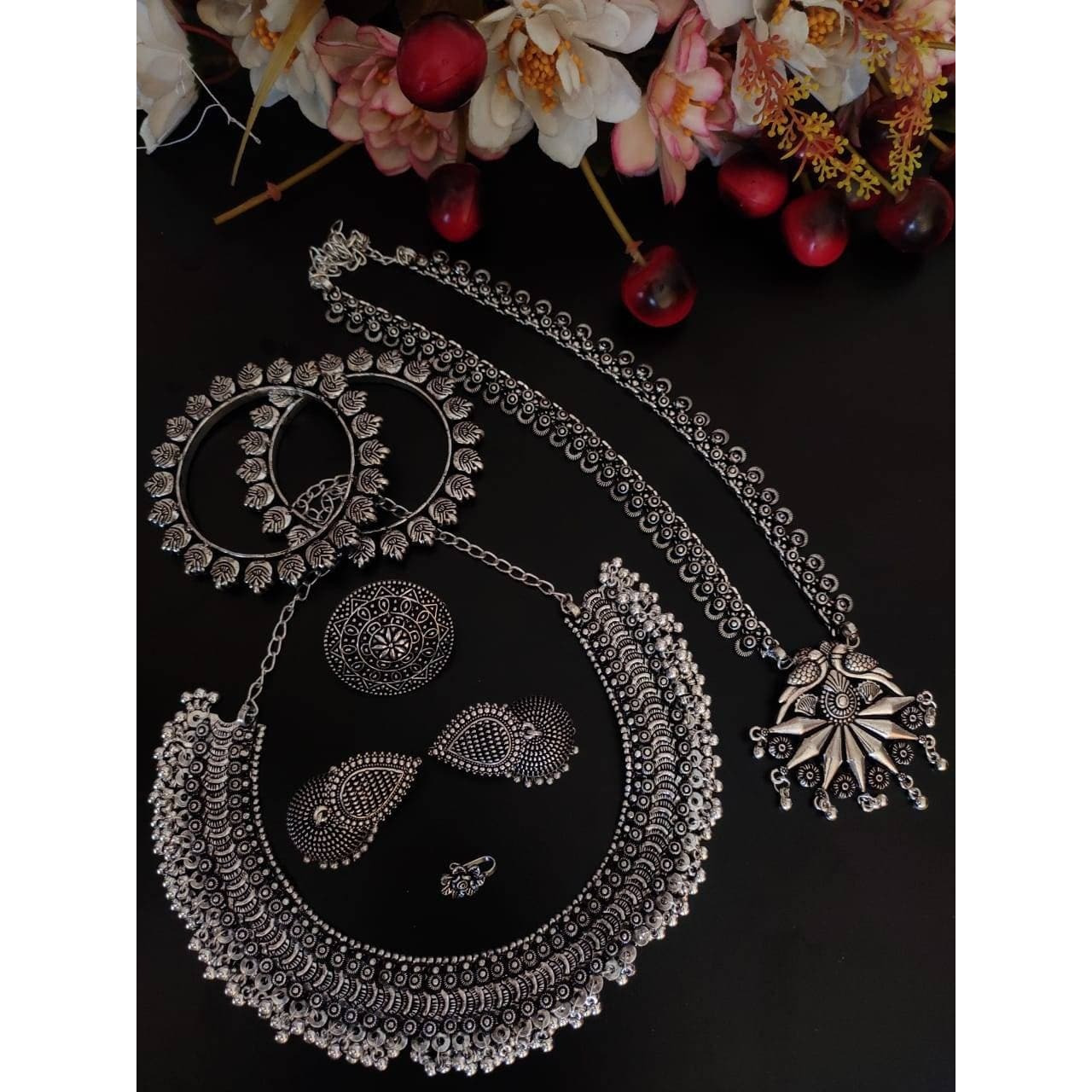 This beauty set of 6 includes long necklace, short necklace, ring, nose pin, bracelet and pair of earrings. Shop this unique antique looking set handcrafted with love by the experienced craftsmen just for you. you can pair the set with ethnic attire as well as casual to have a statement fusion look.Premium quality!!