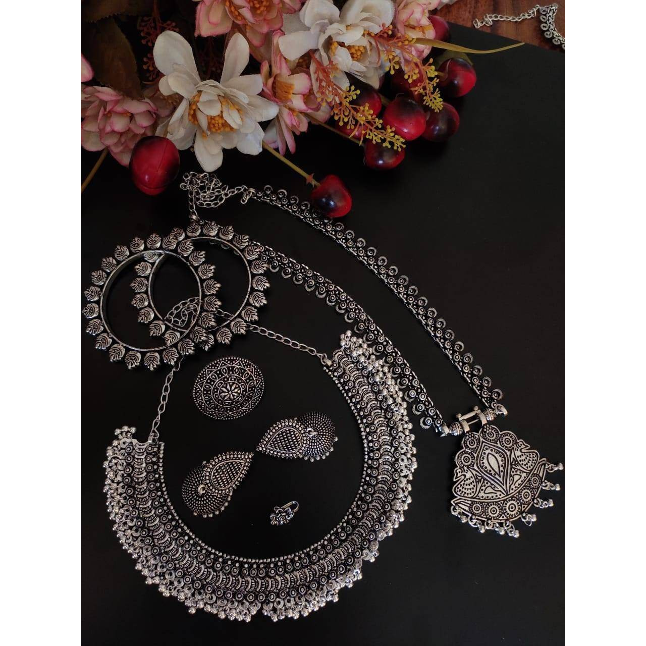 This beauty set of 6 includes long necklace, short necklace, ring, nose pin, bracelet and pair of earrings. Shop this unique antique looking set handcrafted with love by the experienced craftsmen just for you. you can pair the set with ethnic attire as well as casual to have a statement fusion look.Premium quality!!