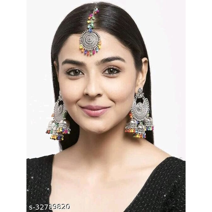 Jazz up your ethnic look with these gungroo earrings. This Ghungroo Silver Oxidised Earrings are handcrafted with oxidized silver and feature an iconic bunch of playful ghungroos that add a lively character to your look. With ghungroos always being a trendsetter, these earrings will surely be a favorite