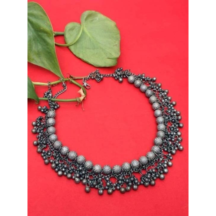 This beautiful oxidized set of 6 has a big long Haram necklace with a silver chain necklace, pair of jhumka earrings, a ring,4 pcs of Bangles, and a nose pin.Grab this beautiful set with any of the ethnic/ Indo western outfit and look unique in the crowd.Premium quality set!!