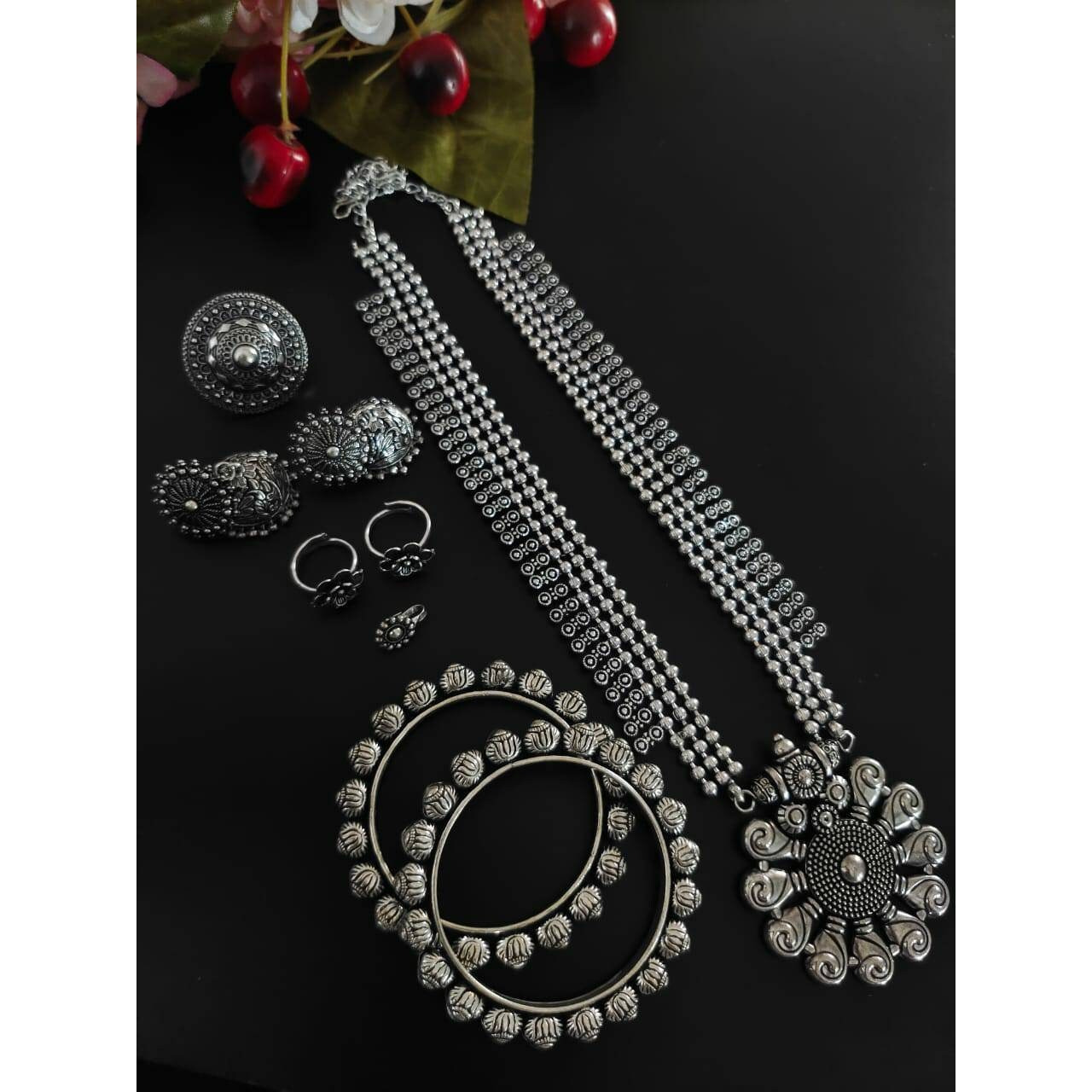 Rejoice the beauty of contemporary oxidised choker necklace thathas cluster beadwork which gives it more statement look. Style it up with sarees, denims, dresses on any party ,dinner, office party, festival .