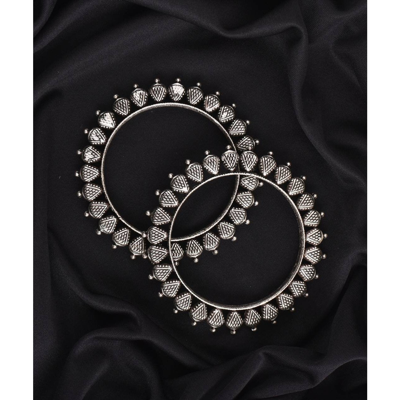 This is a long necklace crafted in German silver dual tone plating that falls impressively on your neck. If you are somebody who loves to wear bold pieces of jewellery every time you step out, this necklace will definitely be your go-to. For we are forever looking for pieces that justify occasion and everyday outfits alike. Intricately crafted with a variety of motifs. Our Antique dual tone necklace set adds the finishing touch to your every occasion wear.