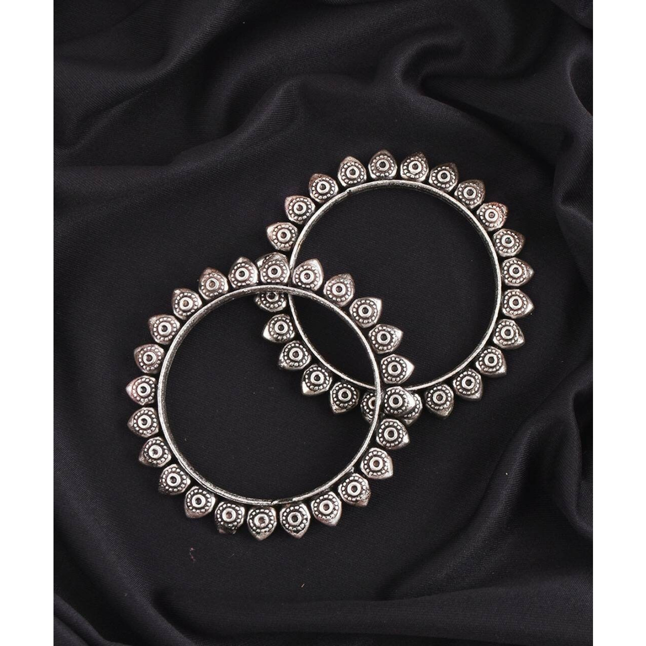 This is a long necklace crafted in German silver dual tone plating that falls impressively on your neck. If you are somebody who loves to wear bold pieces of jewellery every time you step out, this necklace will definitely be your go-to. For we are forever looking for pieces that justify occasion and everyday outfits alike. Intricately crafted with a variety of motifs. Our Antique dual tone necklace set adds the finishing touch to your every occasion wear.