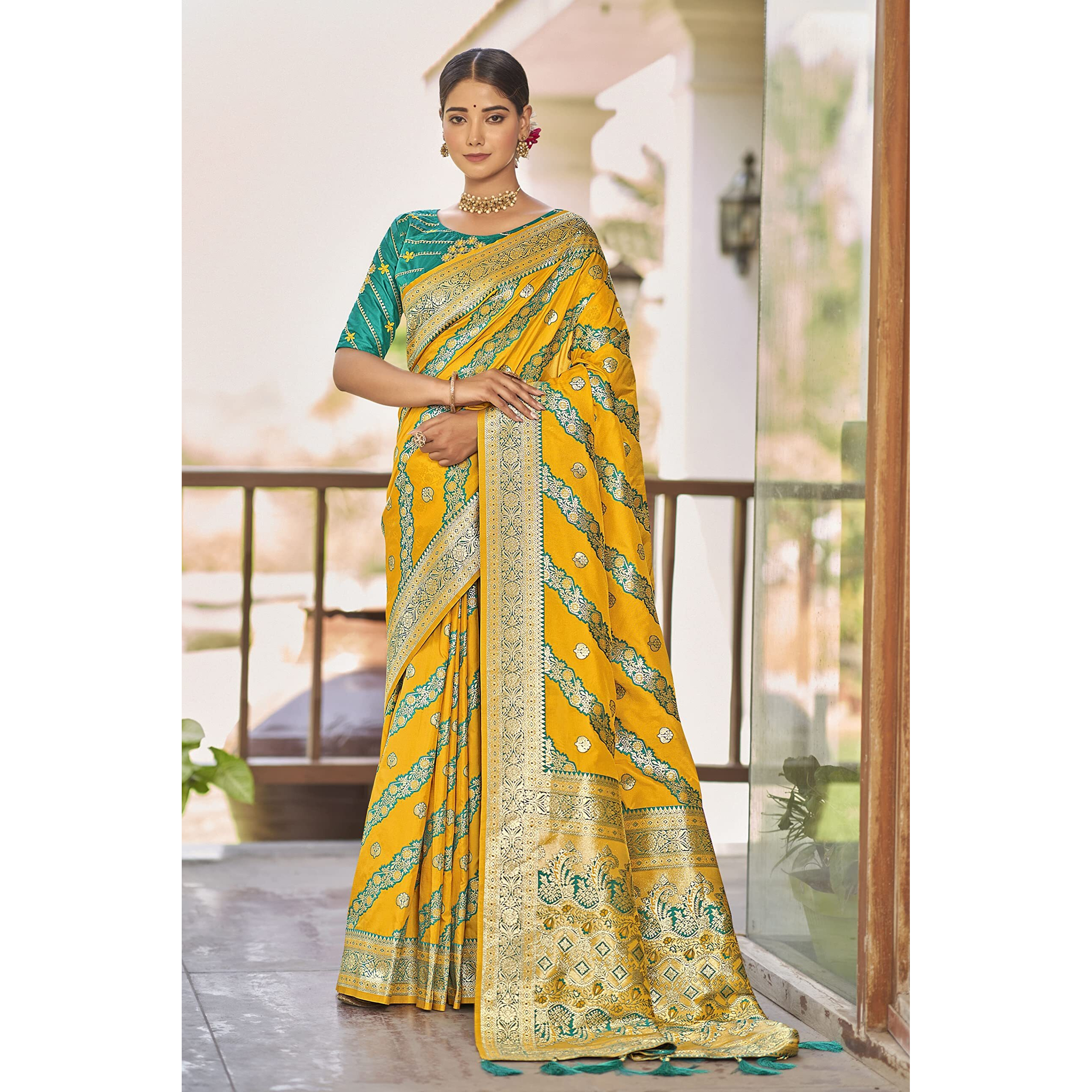 MANOHARI Most Trendy Banarasi Silk Woven Pattern Jacquard Work Saree for Women_MN1727