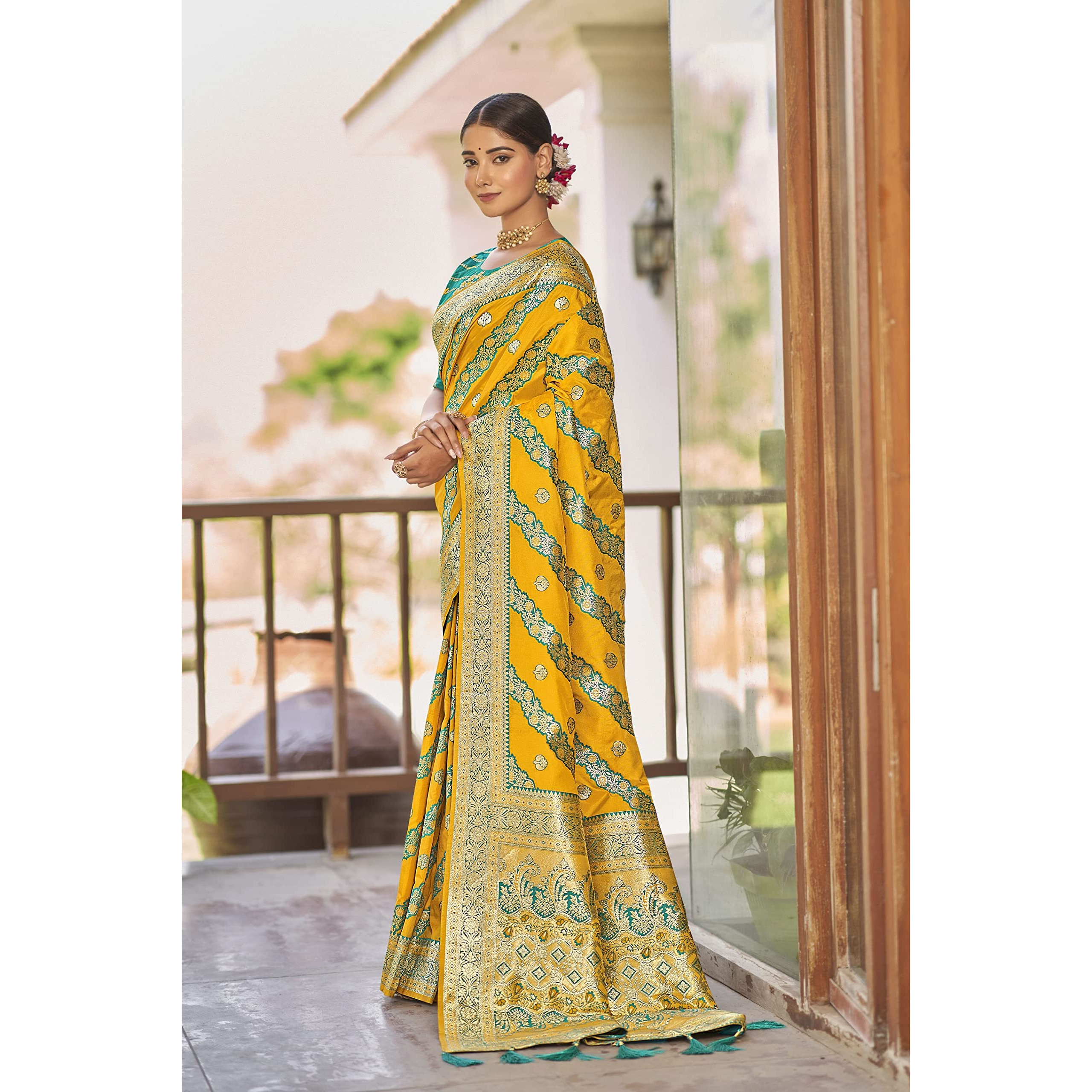 MANOHARI Most Trendy Banarasi Silk Woven Pattern Jacquard Work Saree for Women_MN1727