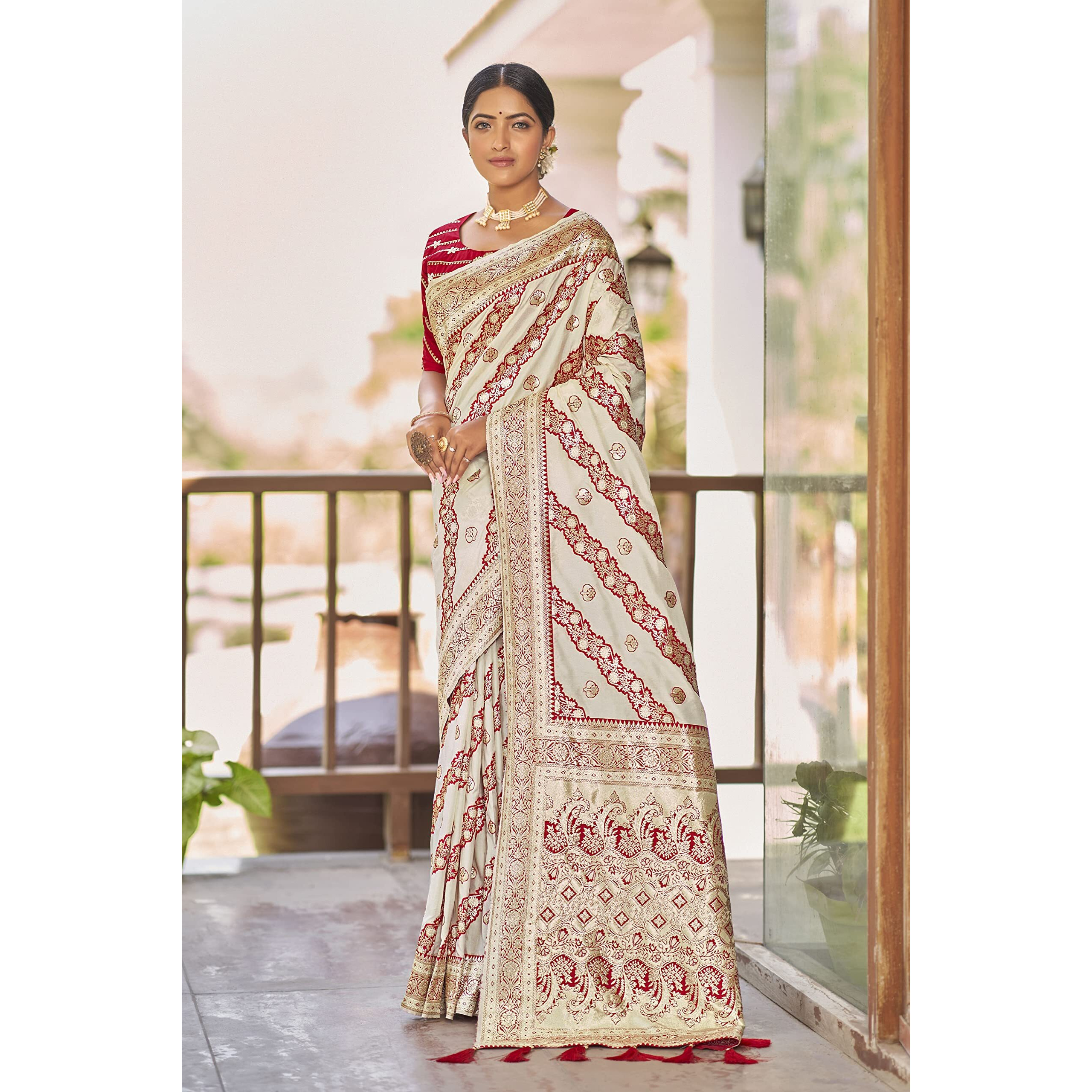 MANOHARI Most Trendy Banarasi Silk Woven Pattern Jacquard Work Saree for Women_MN1728