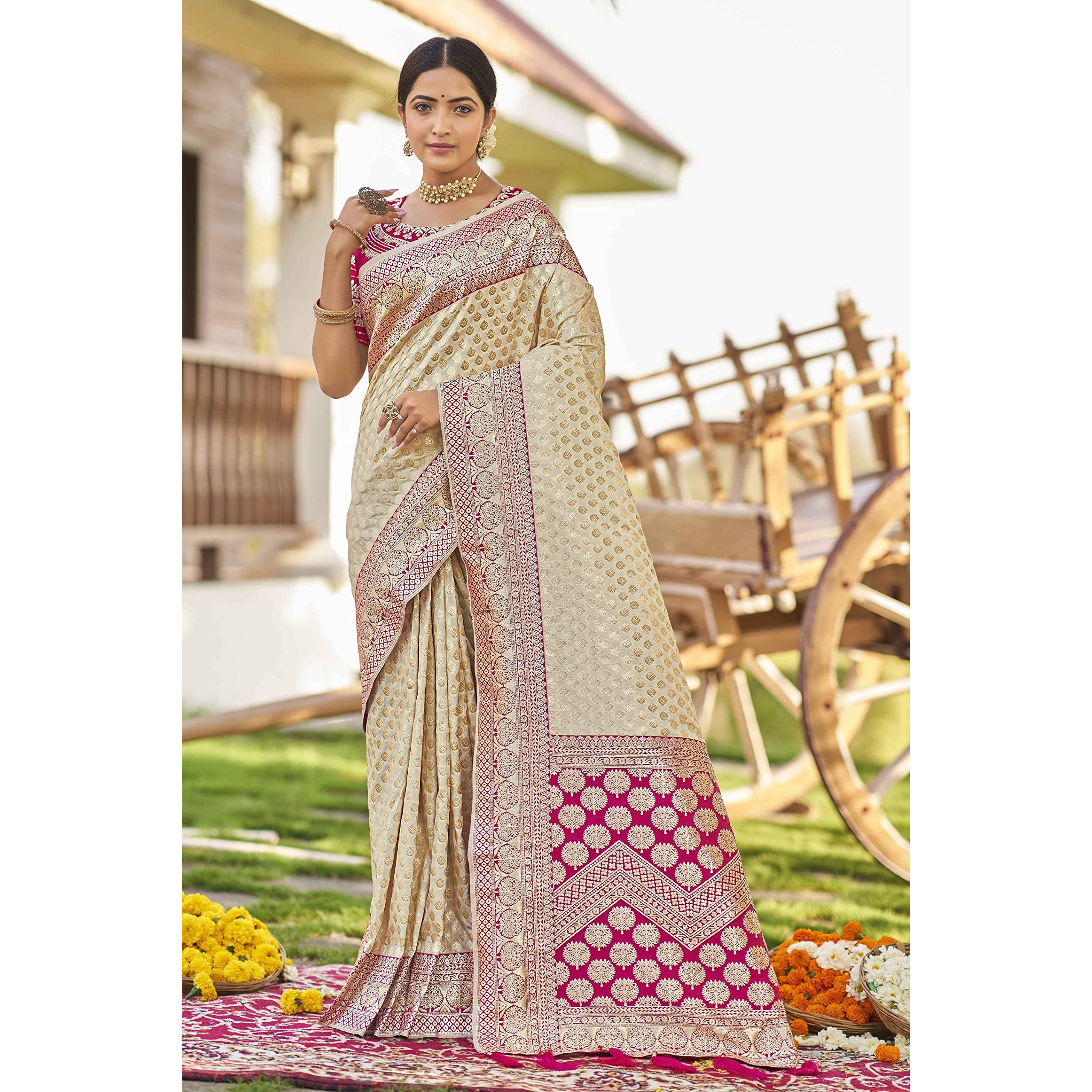 MANOHARI adorable woven pattern Banarasi Silk saree for women with Blouse Piece_MN1739