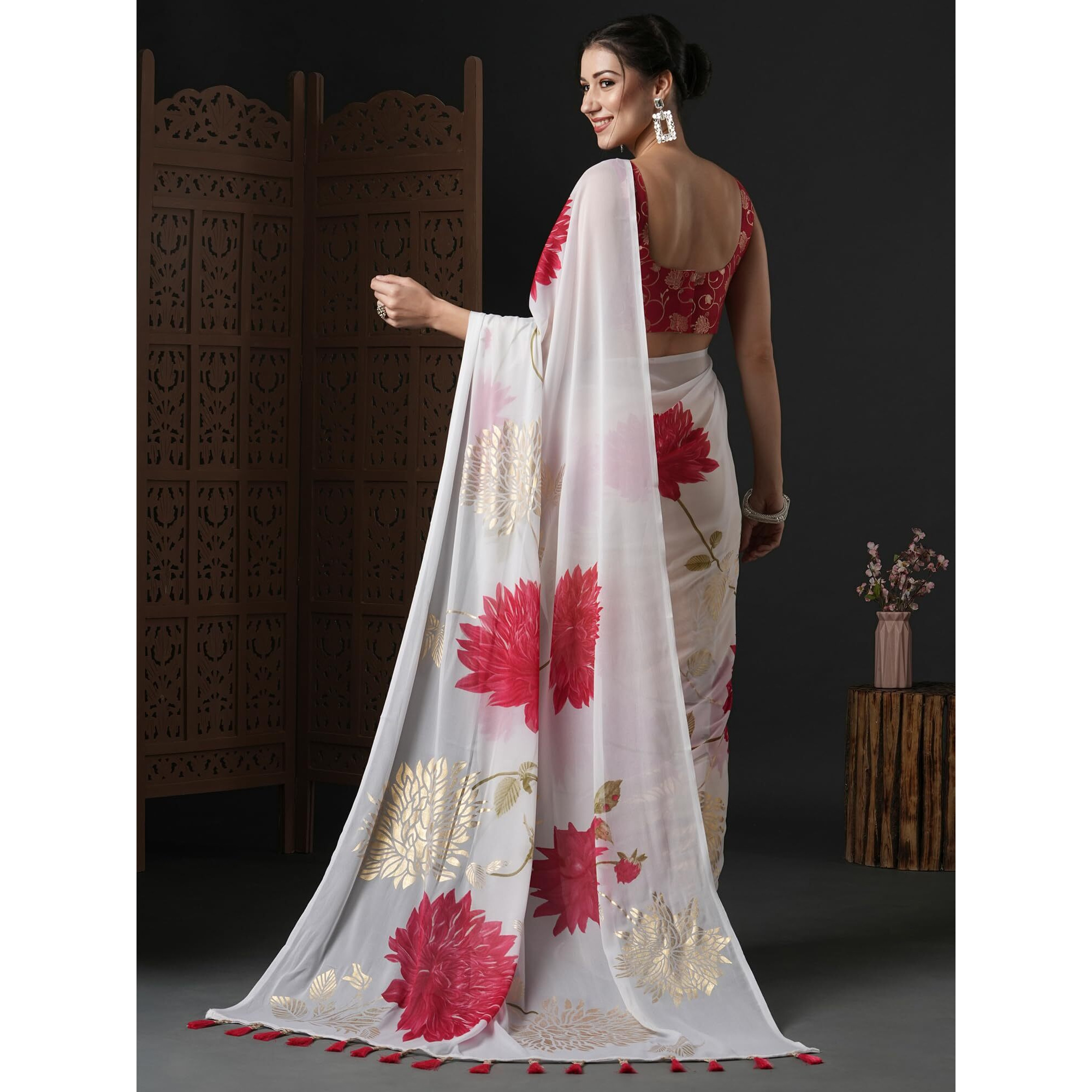 AKHILAM Womens Georgette Floral Printed Saree With Unstitched Blouse Piece(White_DIPIKA104_SU)