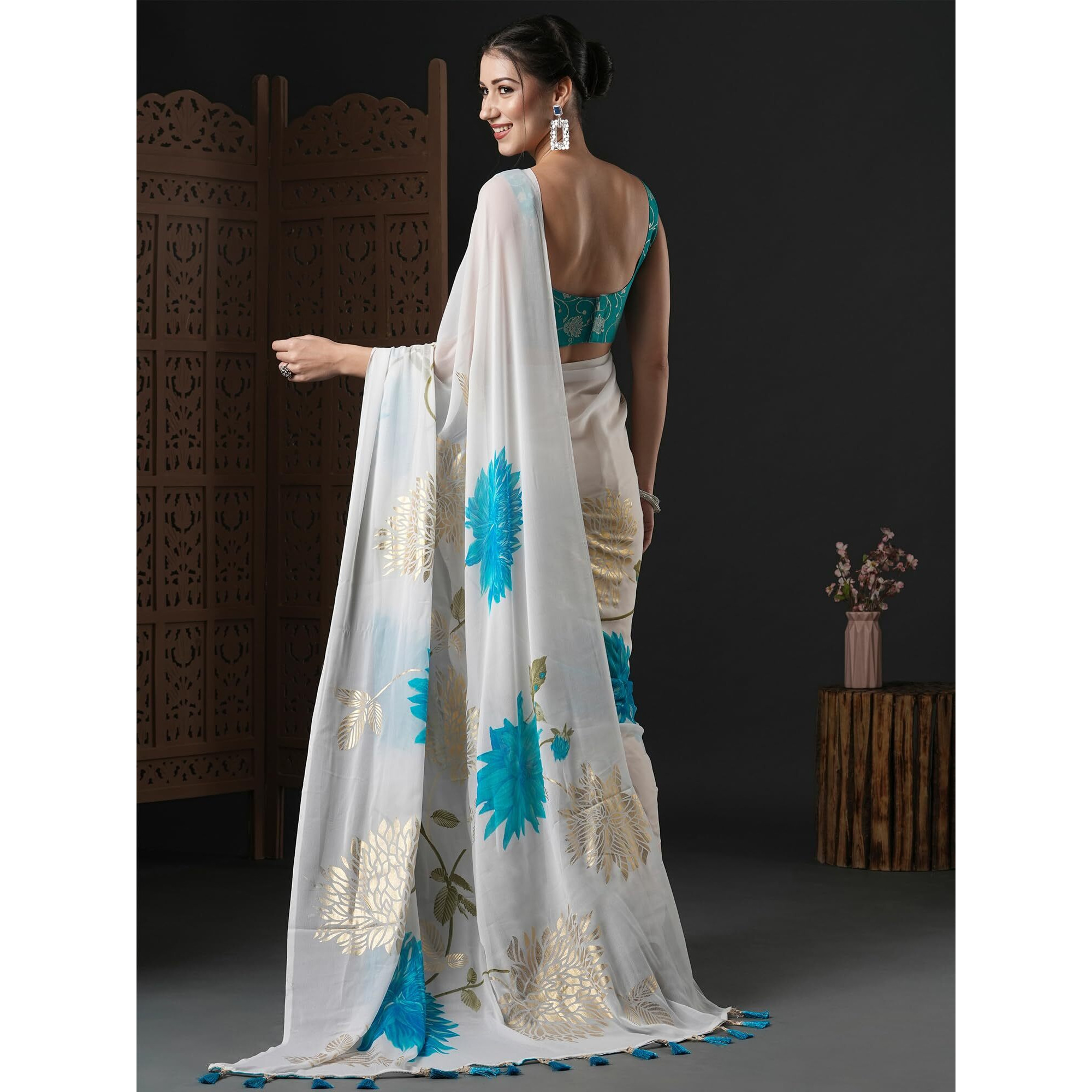 AKHILAM Womens Georgette Floral Printed Saree With Unstitched Blouse Piece(White_DIPIKA102_SU)