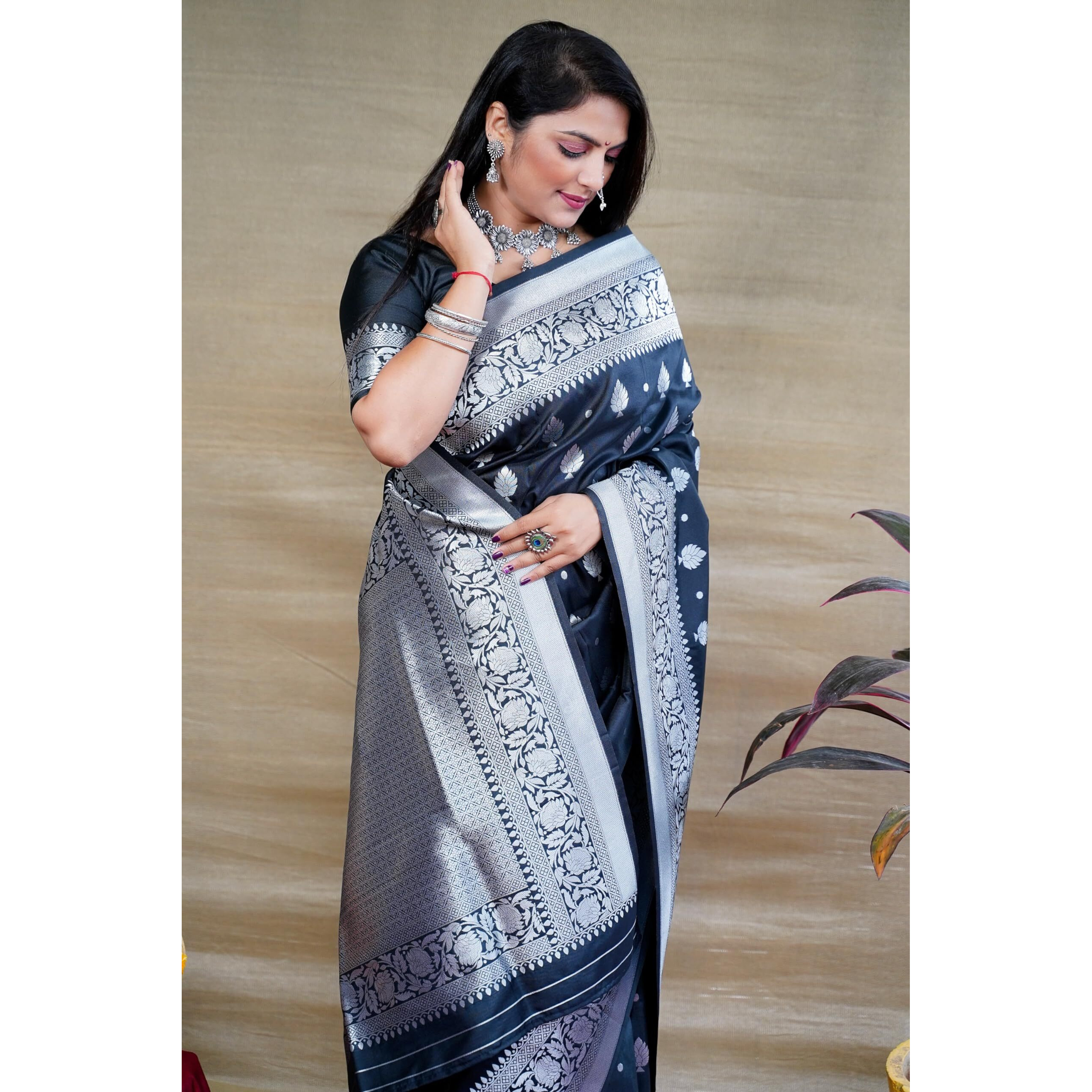 AMIRAT Womens Banarasi Pure Soft Silk Handloom Saree Pure Silver Zari With Blouse Piece (Black)