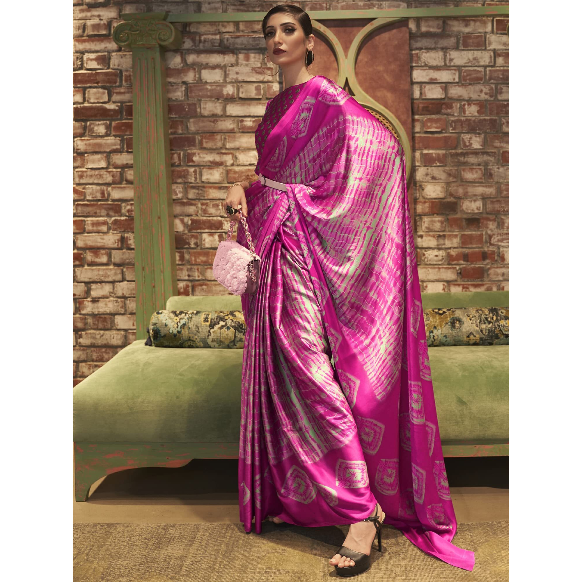 AKHILAM Womens Tie and Dye Crepe Printed Saree With Unstitched Blouse Piece (Pink_KLZE246014_RJ)