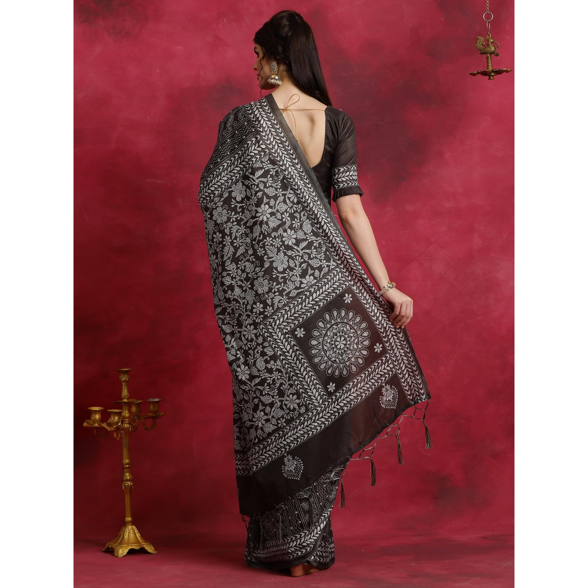 AKHILAM Womens Manipuri Silk Ethnic Motif Saree With Unstitched Blouse Piece(Black_KNTHAC1008_HS)