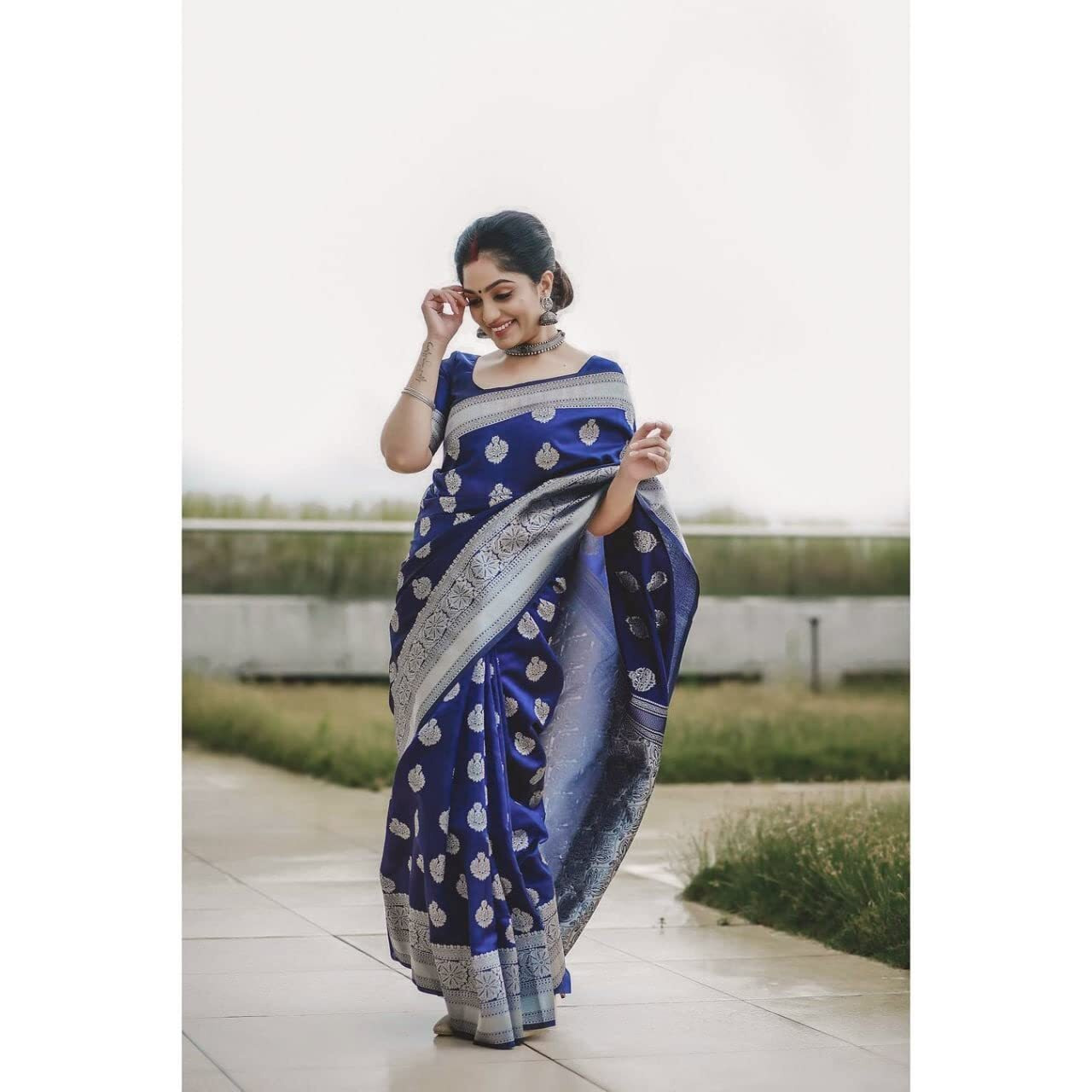 SGF11 Womens Kanjivaram Soft Silk Saree With Blouse Piece (Dark Blue Navy Blue)