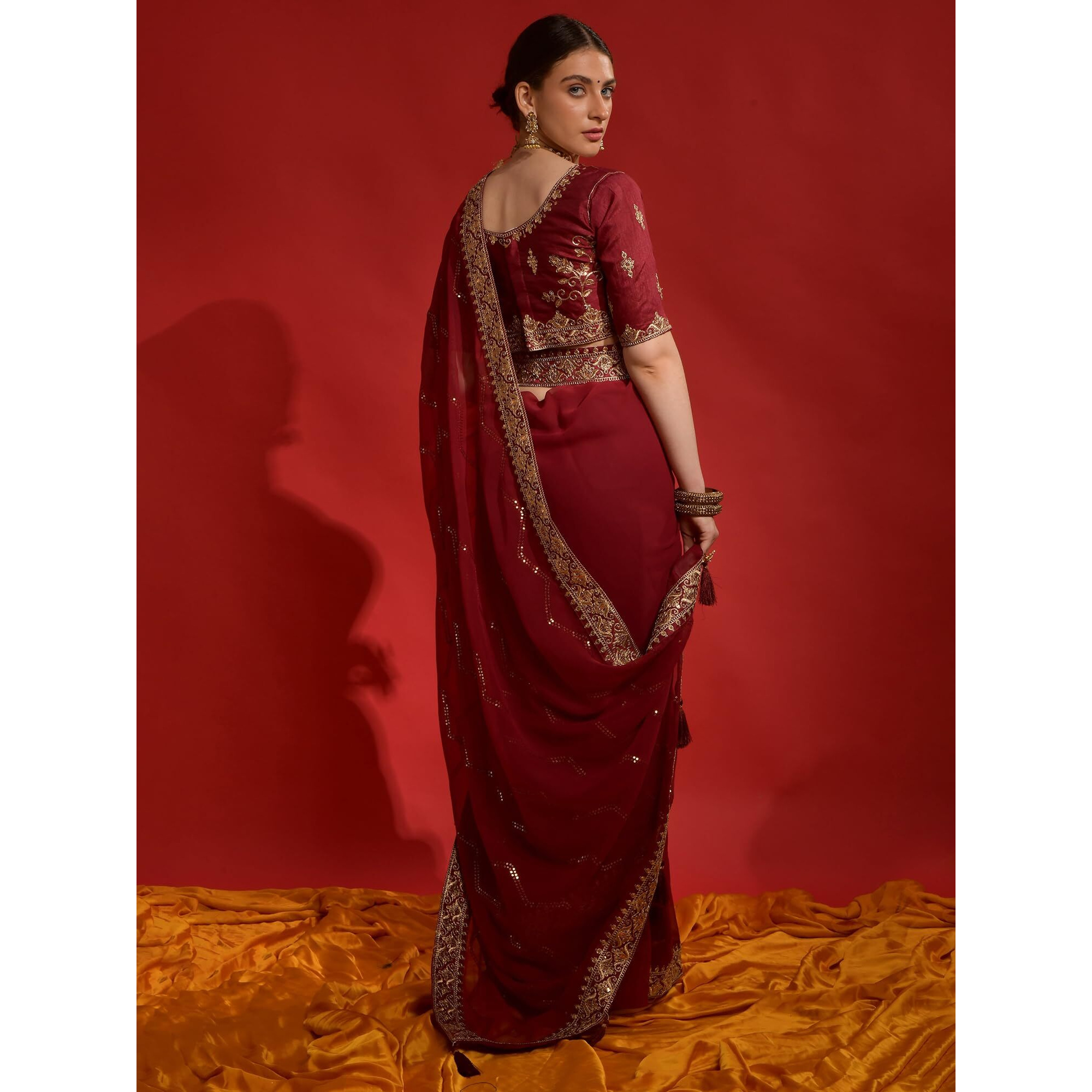 AKHILAM Womens Embellished Embellished Printed Georgette Saree With Unstitched Blouse Piece, Maroon