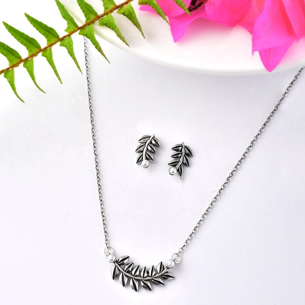 VOYLLA Fresh Fern Bella Necklace Set for women