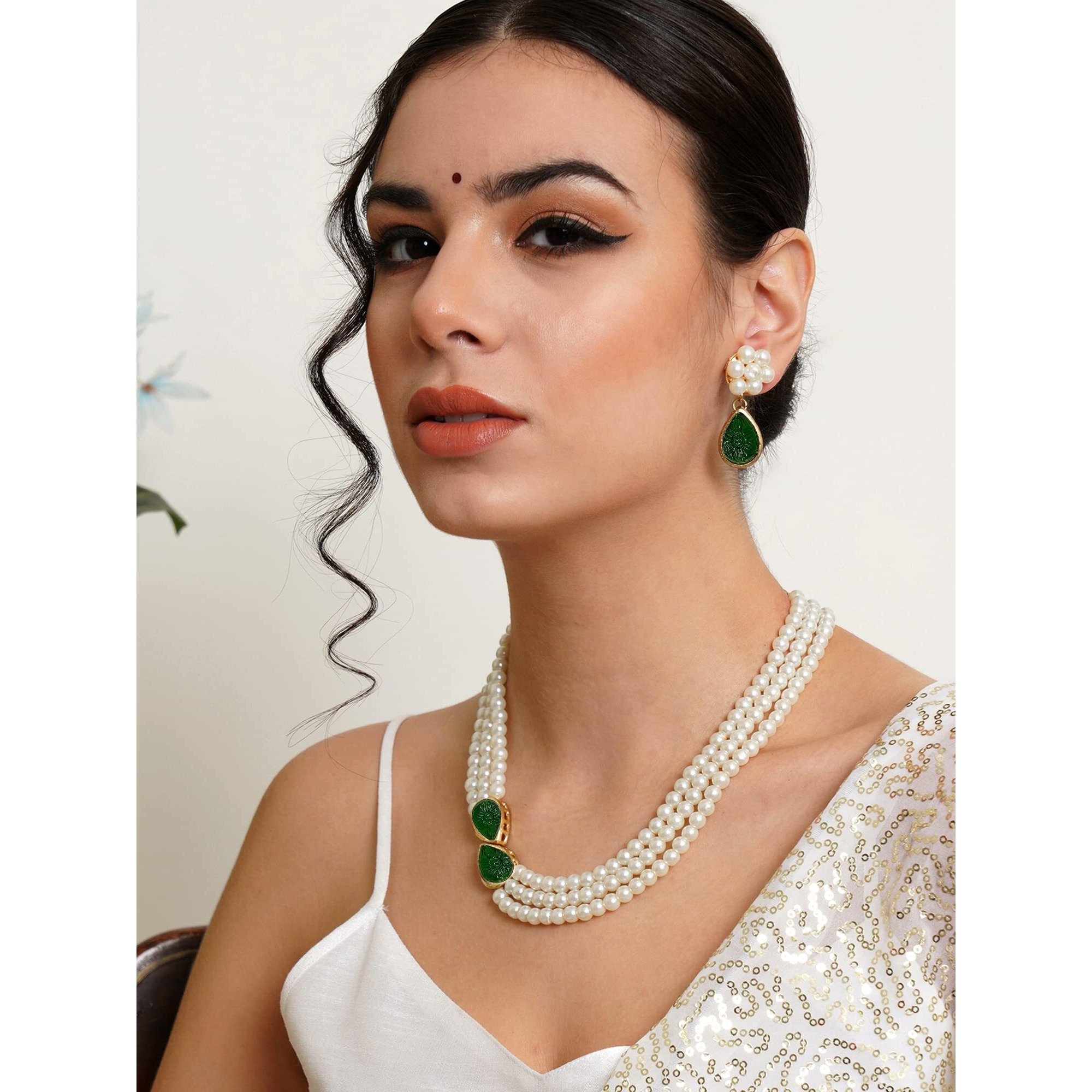 Karatcart Green Stone Studded Pearl Kundan Necklace Set for Women