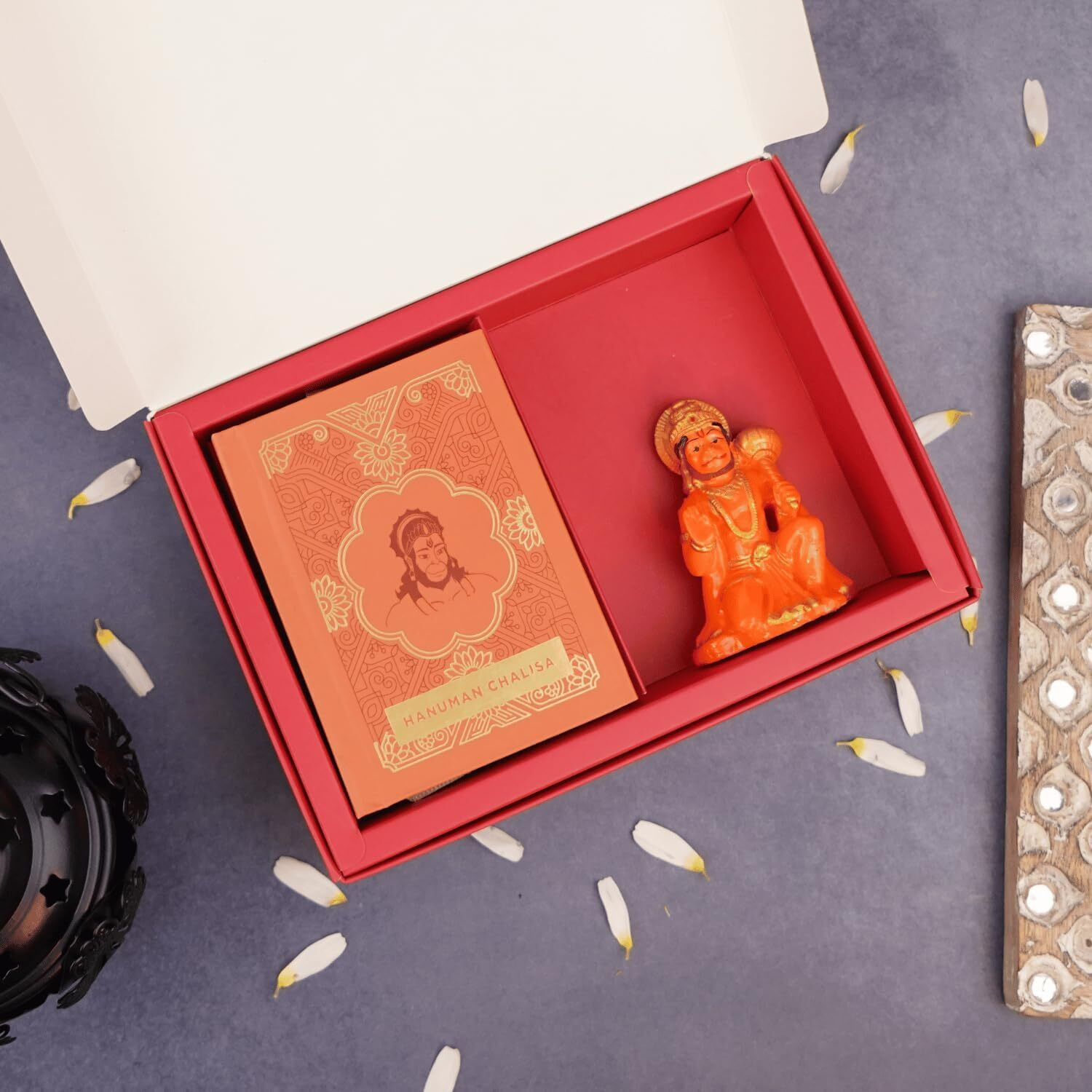 Servdharm Resin Hanuman Ji Murti with Hanuman Chalisa Pocket Book in Hindi, Roman Hindi for Gifting | Statue for Home Decor, Gifting, Protection from Evil Eye (Hanuman chalisa with Hanuman Murti)