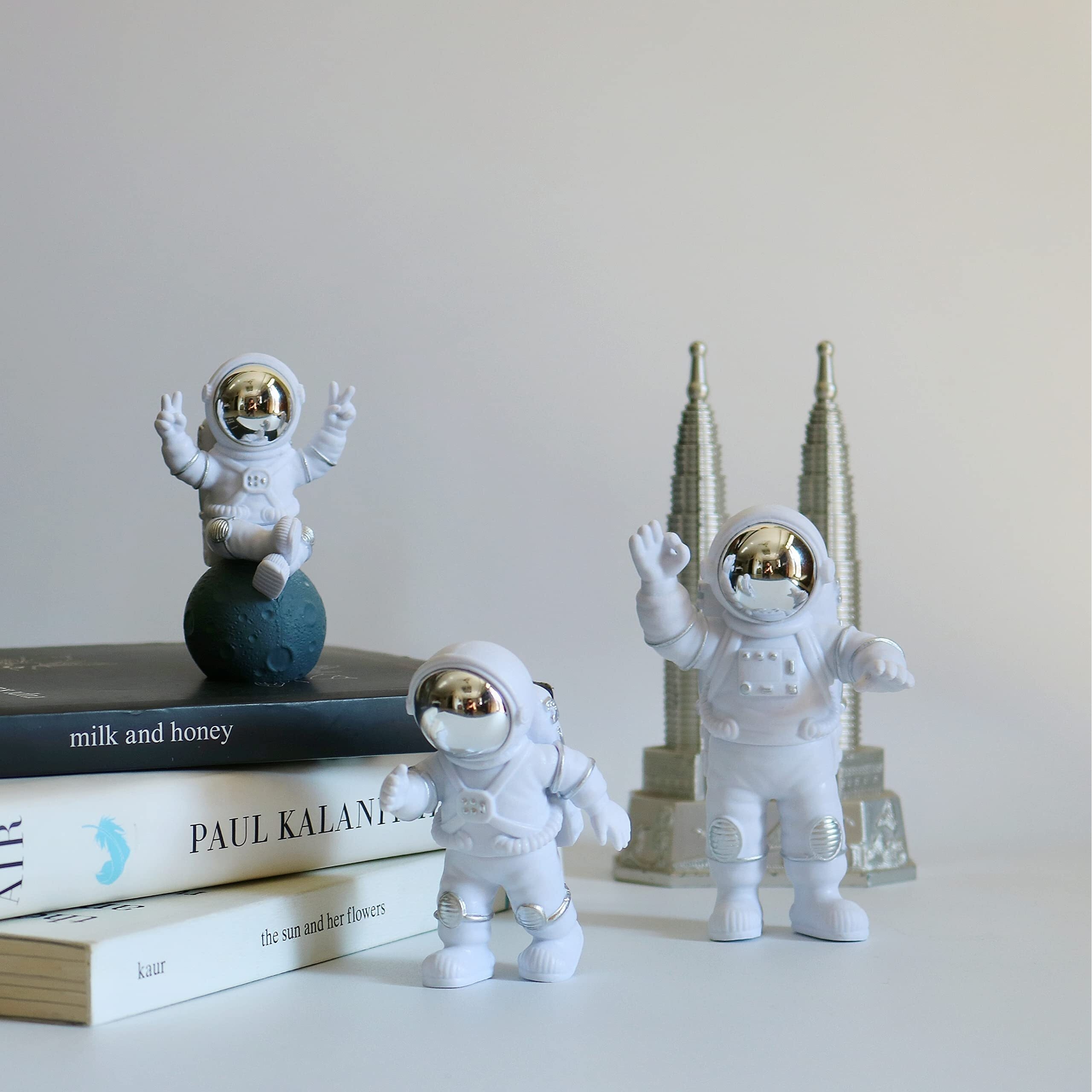 Street27 3Pcs Astronaut Figurine Home Decor Astronaut Statue Sculpture Showpiece Decor Golden (Silver)