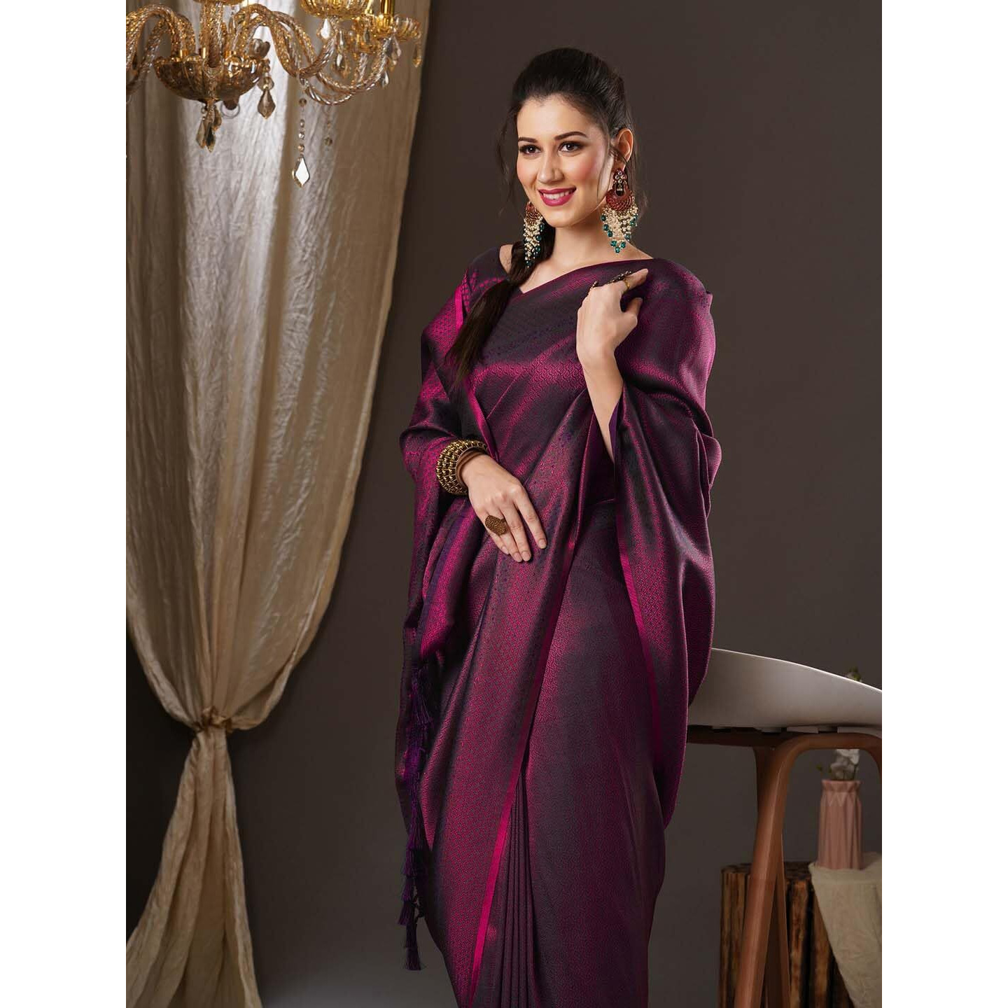 AKHILAM Womens Woven Design Kanjivaram Silk Saree With Unstitched Blouse Piece (Magenta_8ALEKHA8005)