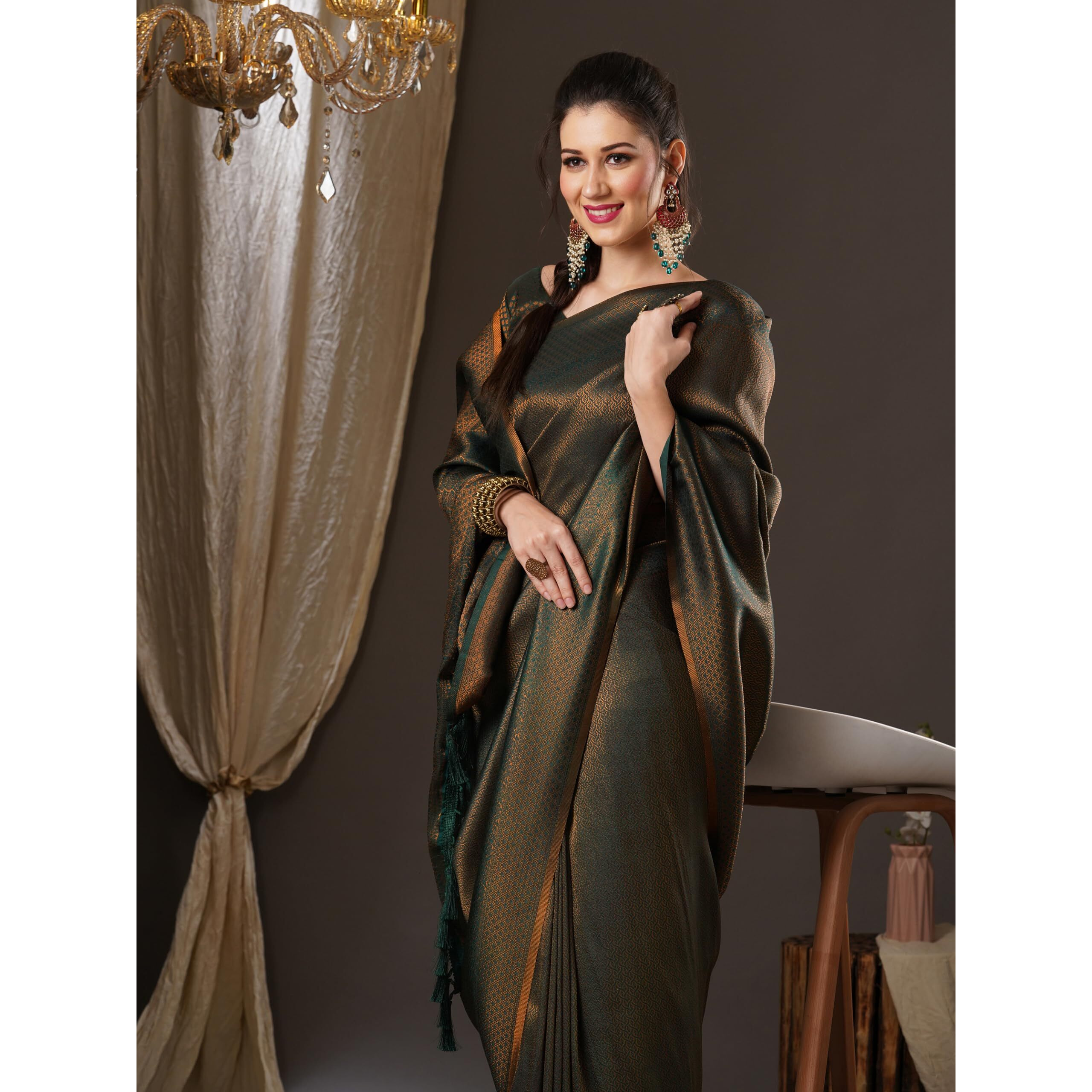 AKHILAM Womens Kanjivaram banarasi silk Woven Design Saree With Unstitched Blouse Piece (Dark Green_8ALEKHA8001)