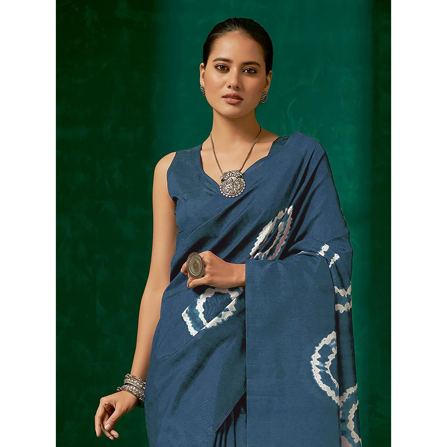 AKHILAM Womens Bhagalpuri Silk Tie and Dye Printed Saree With Unstitched Blouse Piece(Grey_23WOM23911D_HS)