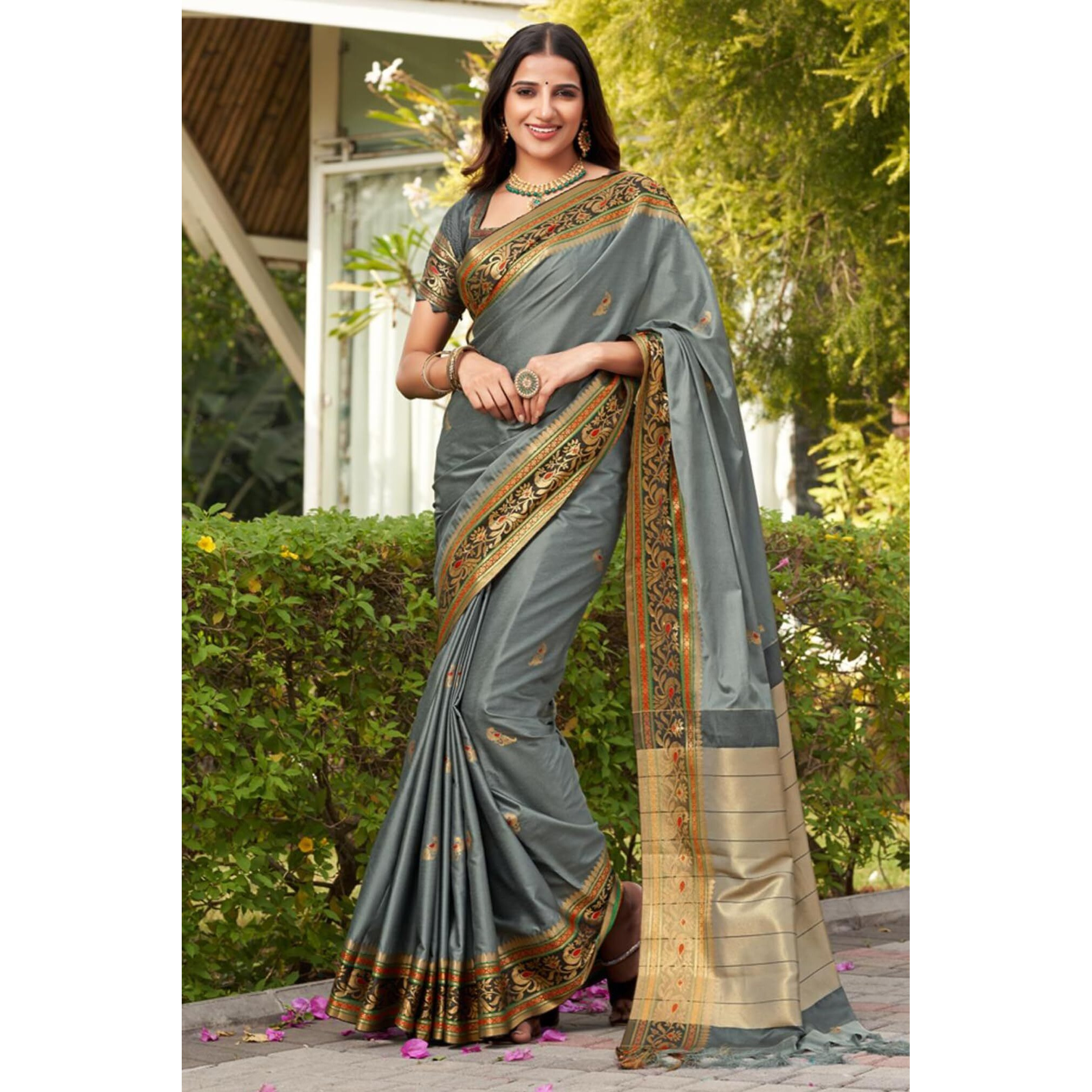 SGF11 Womens Kanjivaram Soft Lichi Silk Saree With Blouse Piece (Grey)