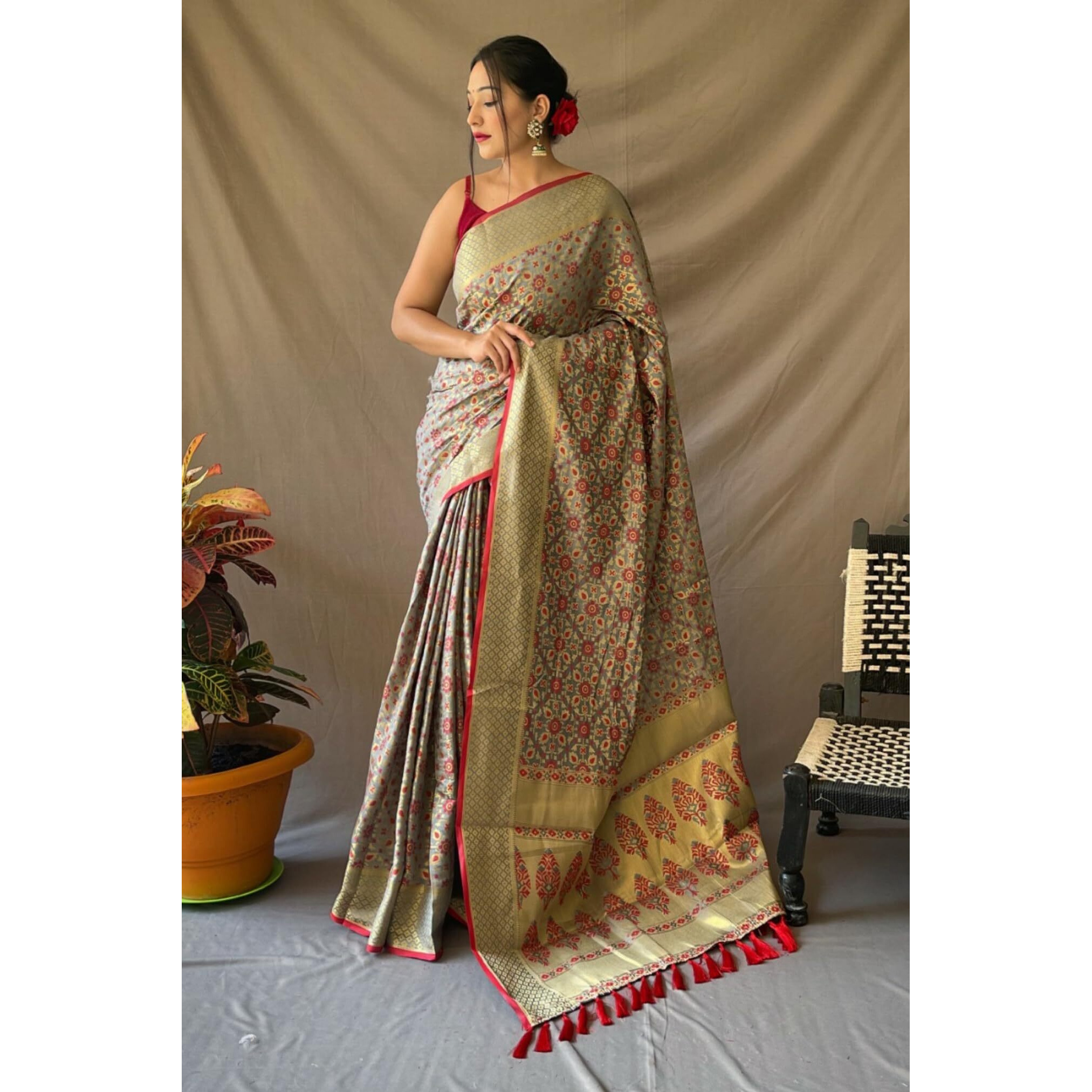 SGF11 Womens Kanjivaram Patola Silk Handloom Weaving Saree Pure Golden Zari With Blouse Piece (Grey)