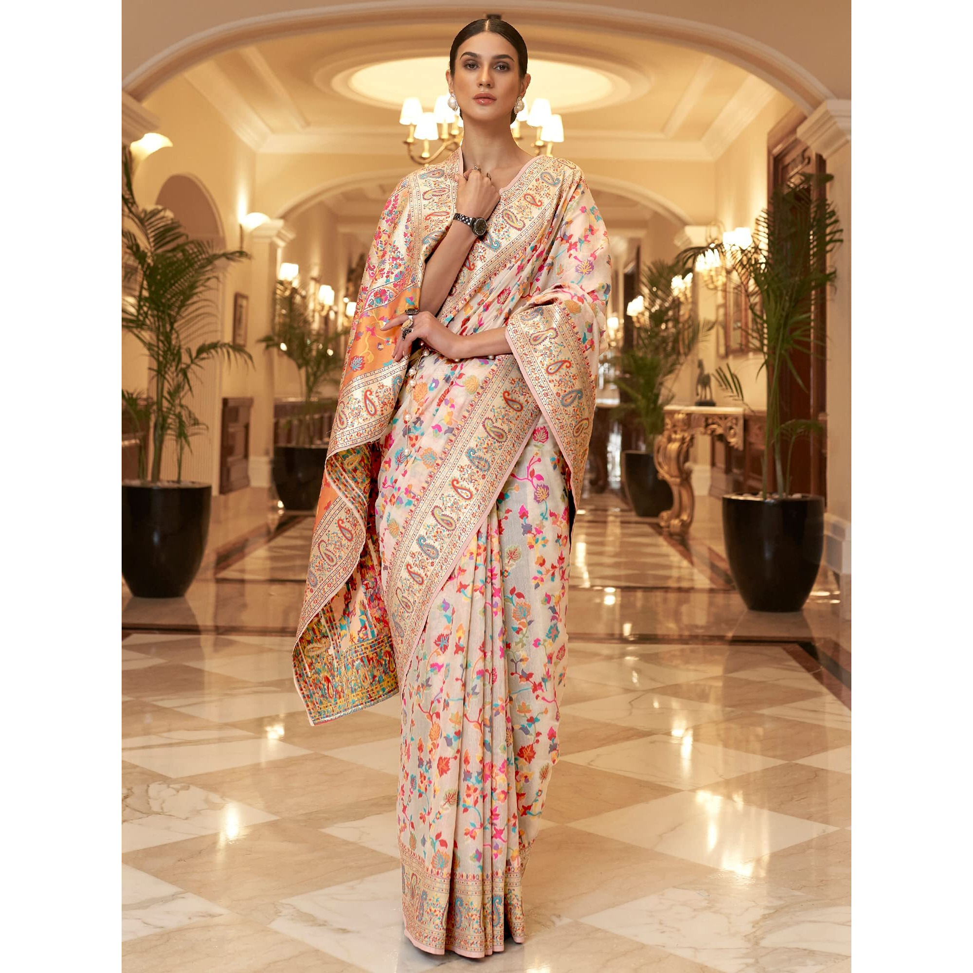 AKHILAM Womens Silk Blend Woven Design Celebrity Saree With Blouse Piece (Cream_KSHFA201001A)