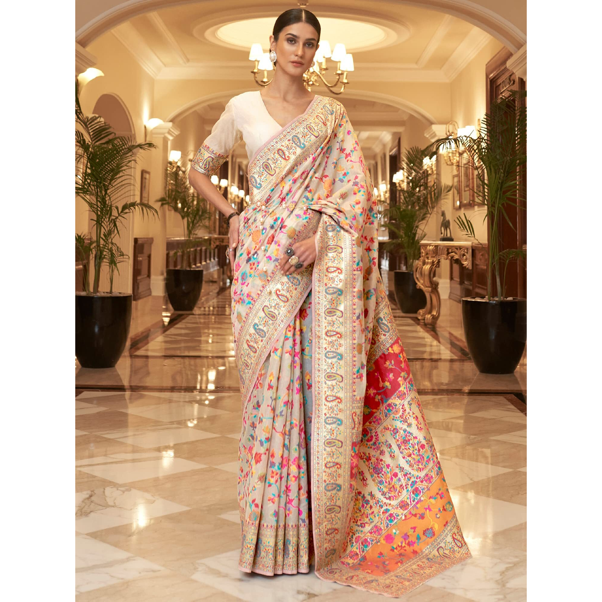 AKHILAM Womens Silk Blend Woven Design Celebrity Saree With Blouse Piece (Cream_KSHFA201001A)