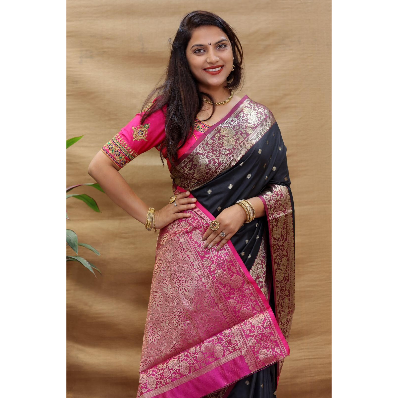 SGF11 Womens Kanjivaram Pure Soft Silk Handloom Saree For Women Pure Golden Zari With Blouse Piece (Black)