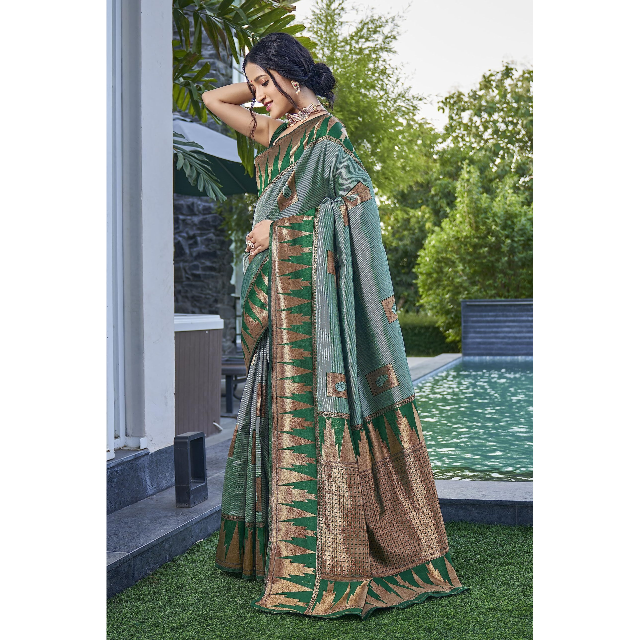 MANOHARI Women Most Trendy Green Banarasi Silk Woven Design Saree With Blouse Piece_Mn1816