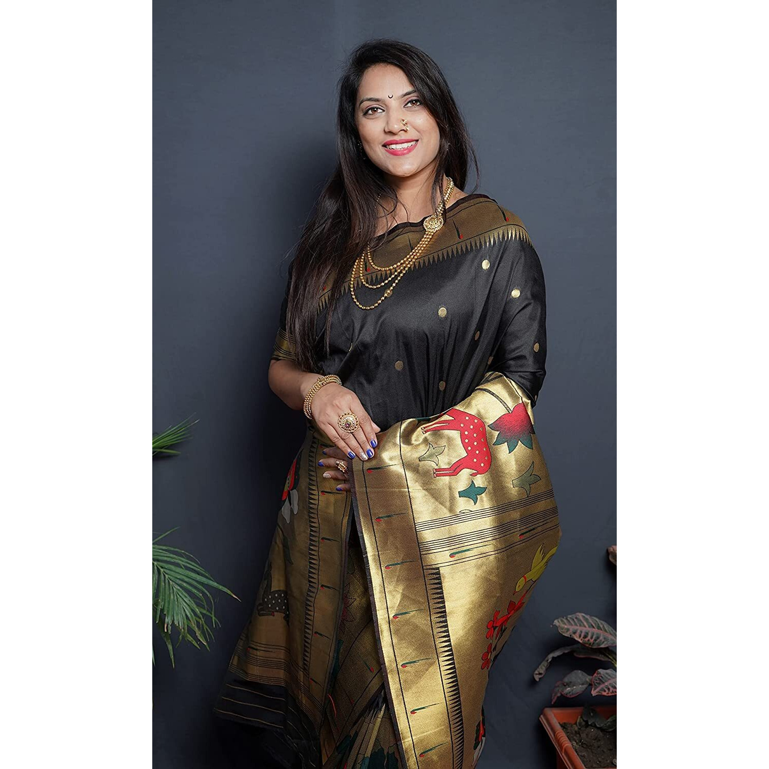 SGF11Womens Paithani Kanjivaram Pure Soft Silk Handloom Saree Pure Golden Zari With Blouse Piece (Black)