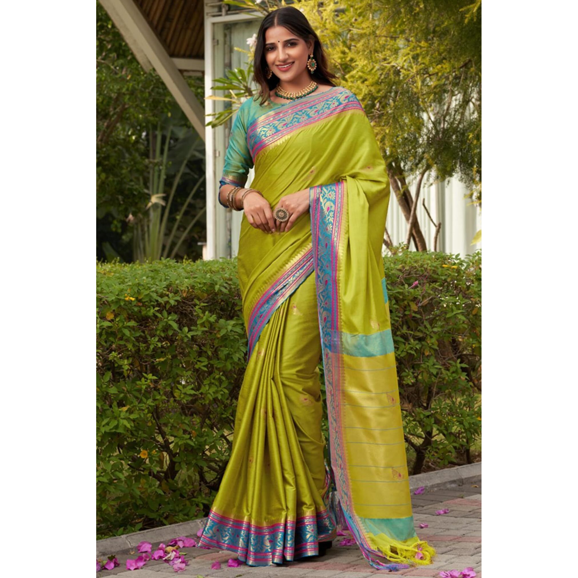 SGF11 Womens Kanjivaram Soft Lichi Silk Saree With Blouse Piece (Light Green)