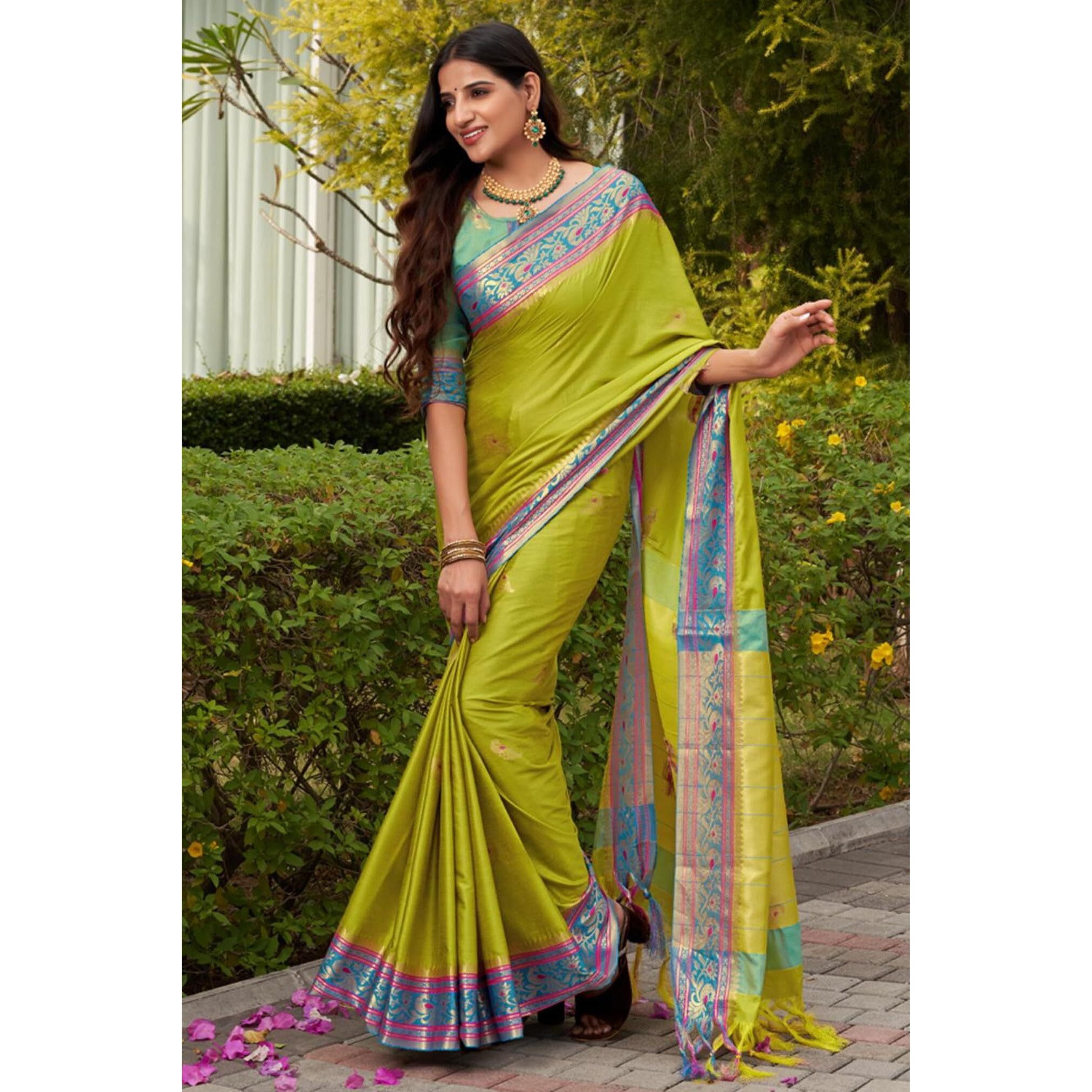 SGF11 Womens Kanjivaram Soft Lichi Silk Saree With Blouse Piece (Light Green)