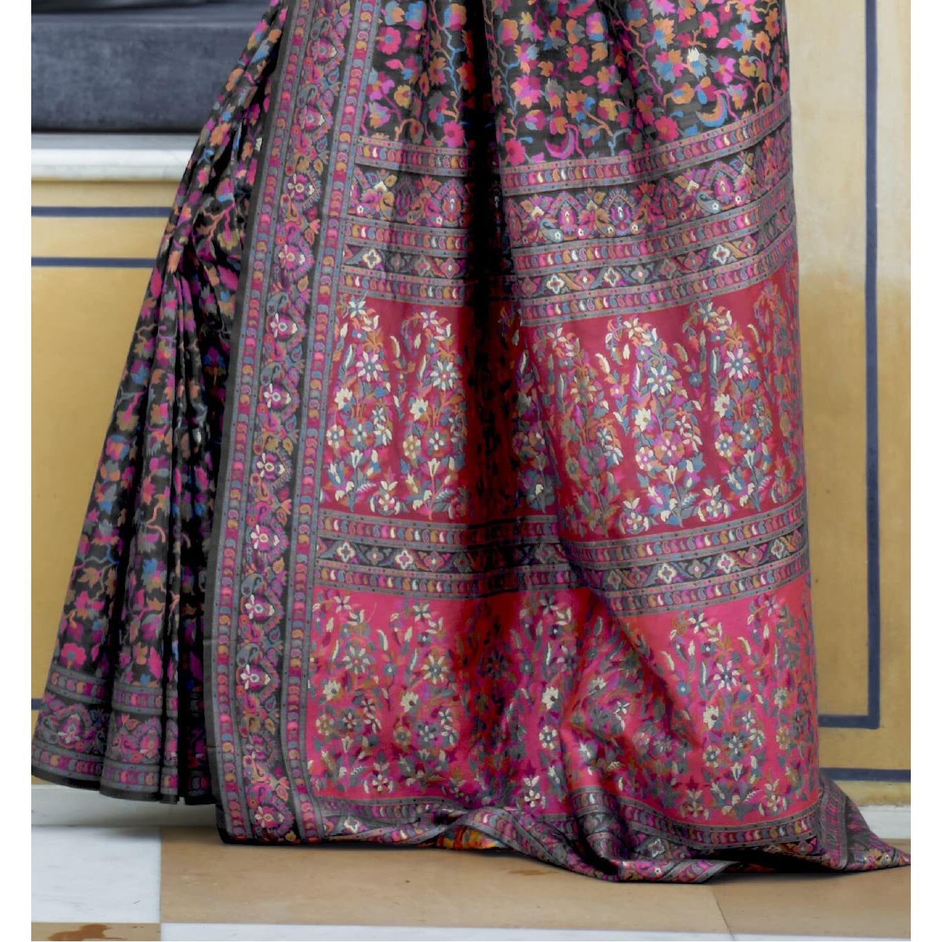 AKHILAM Silk Blend Womens Woven Design Floral Saree With Unstitched Blouse Piece (Black_Kshfa201006)