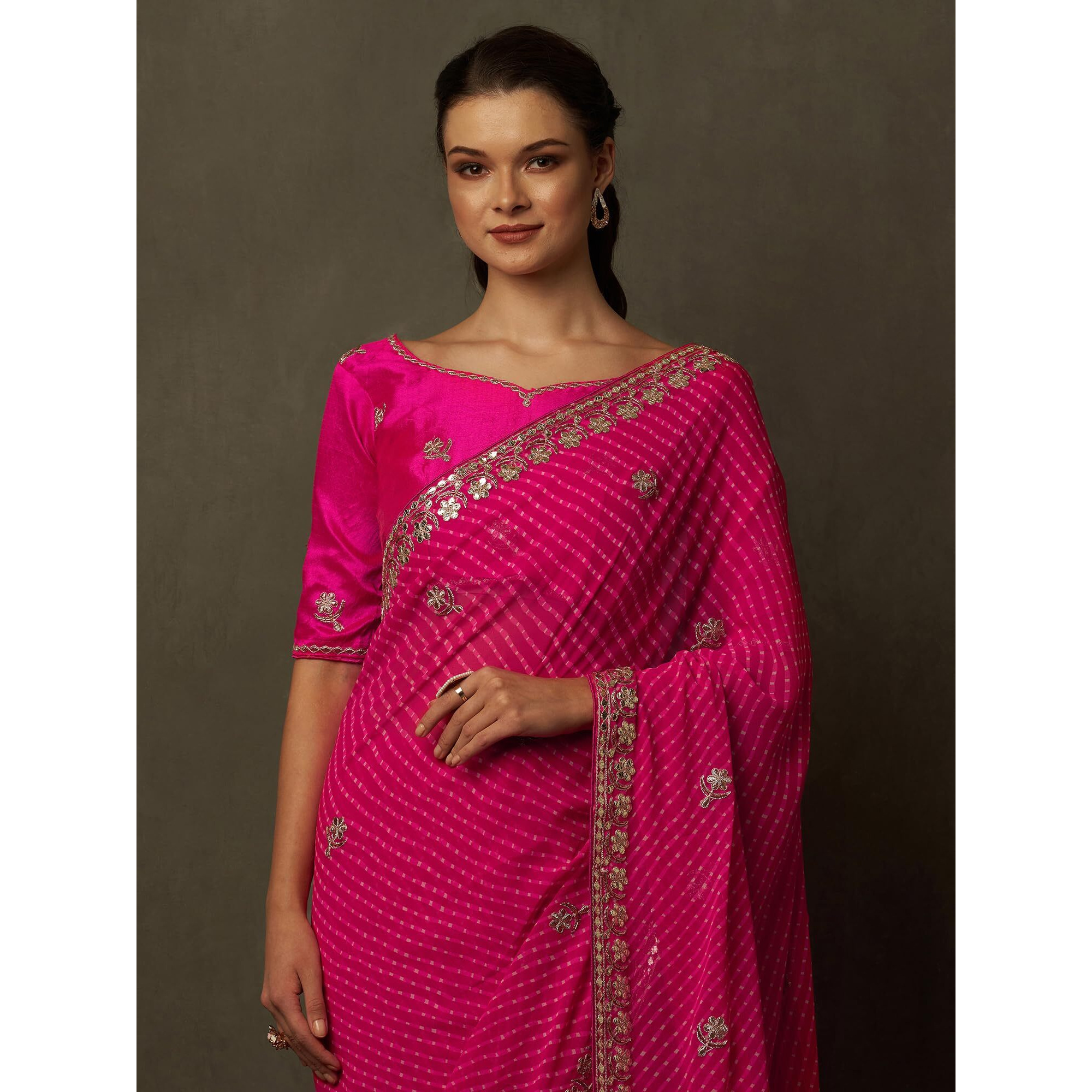 AKHILAM Womens Embellished Gota Work Georgette Bandhani Saree With Unstiched Blouse Piece (Barbie Pink_DHNIYA400_DC)