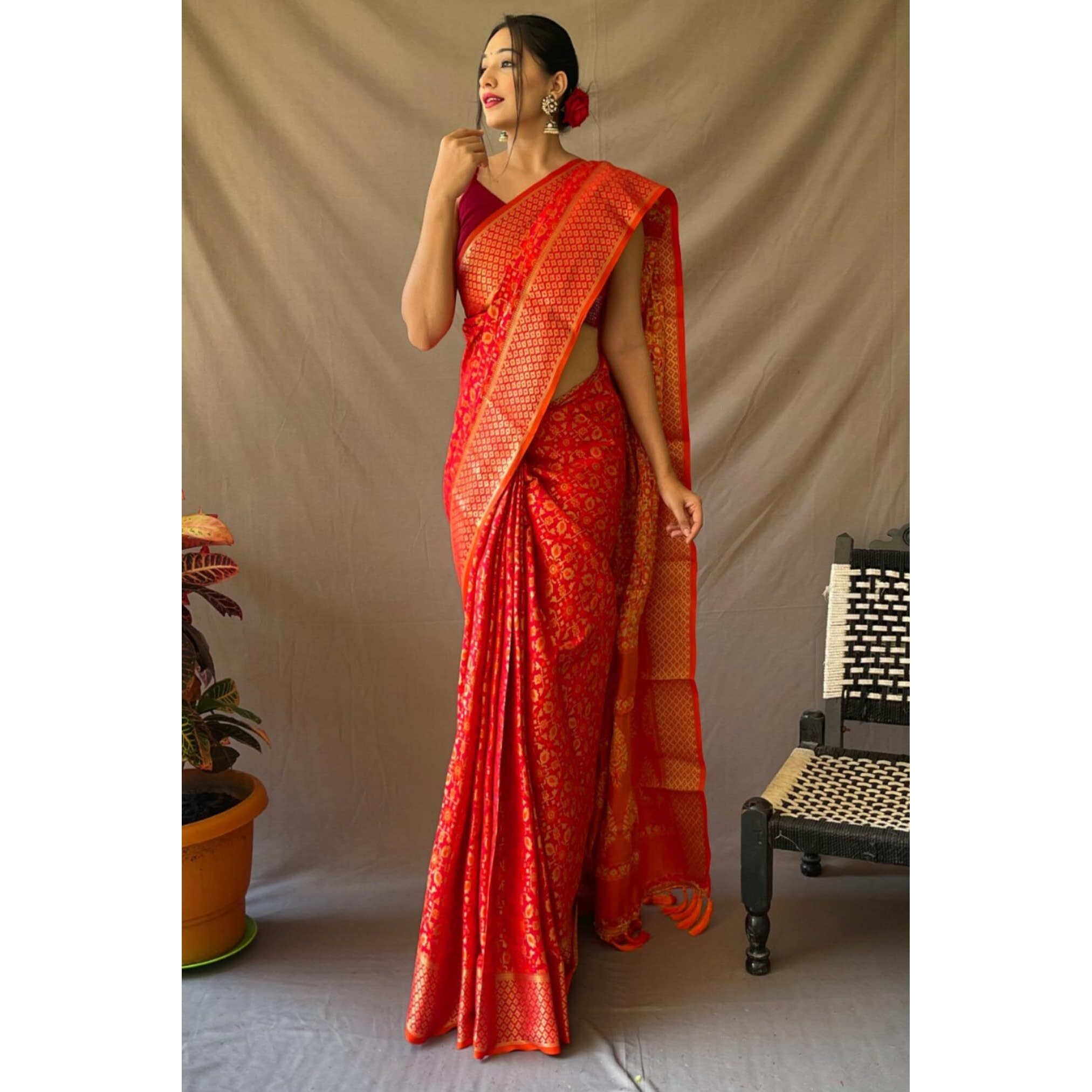 SGF11 Womens Kanjivaram Patola Silk Handloom Weaving Saree Pure Golden Zari With Blouse Piece (Red)