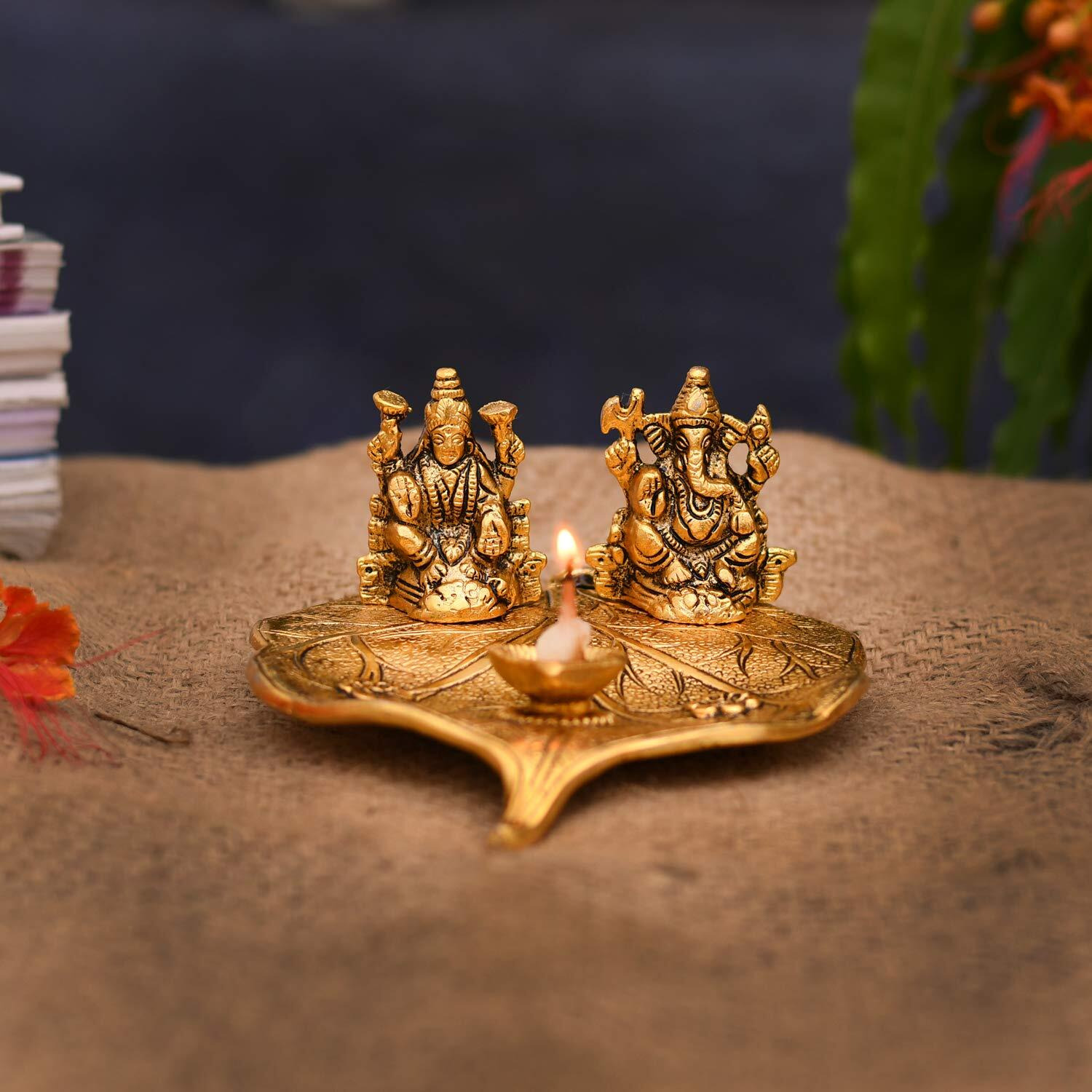 Collectible India Laxmi Ganesha Puja Thali with Diya deepak Statue - Diya For Puja - Lakshmi Ganesh Showpiece Diya Oil Lamp - Diya For Diwali Decoration - Decorative Deepak For Pooja Home Office Temple Decor