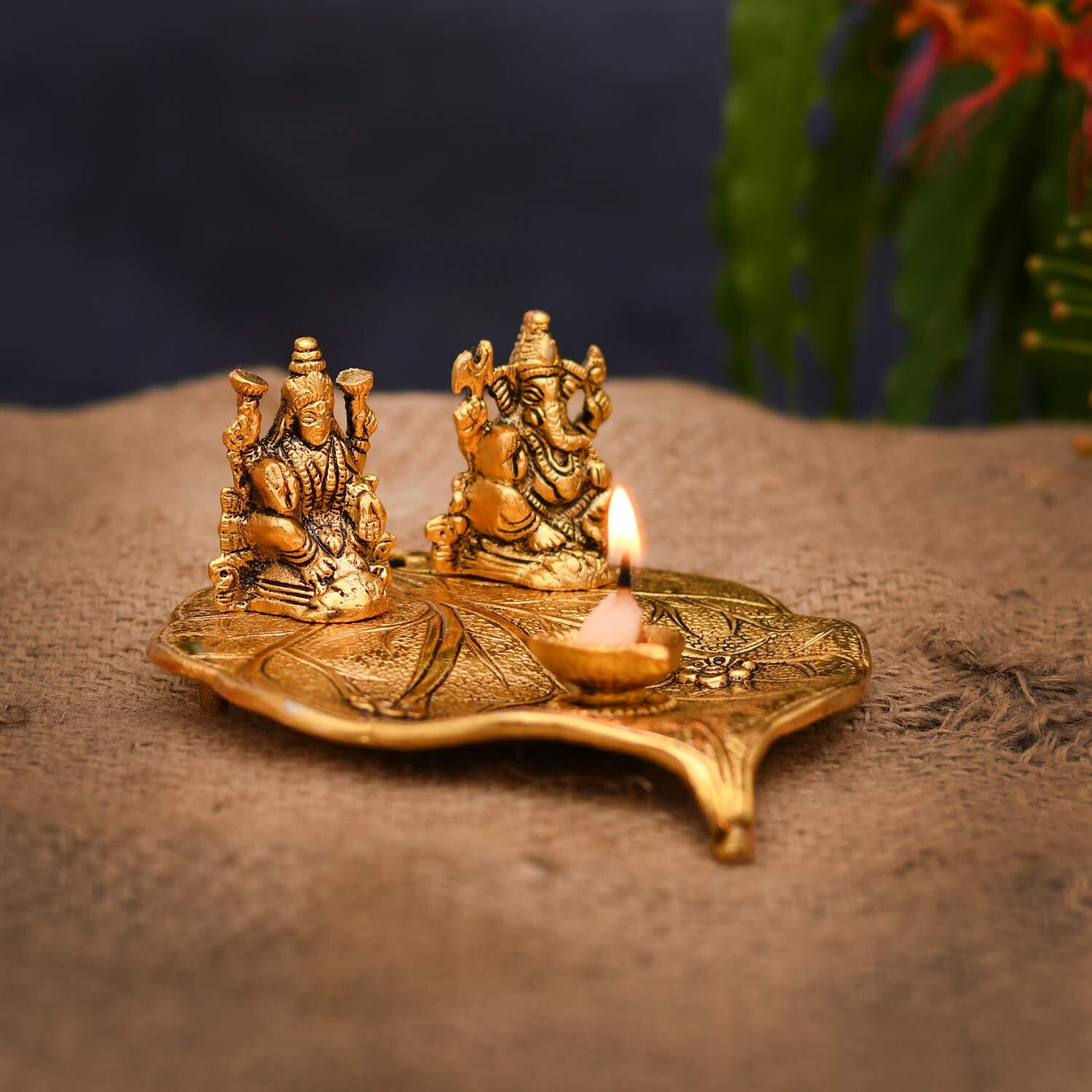 Collectible India Laxmi Ganesha Puja Thali with Diya deepak Statue - Diya For Puja - Lakshmi Ganesh Showpiece Diya Oil Lamp - Diya For Diwali Decoration - Decorative Deepak For Pooja Home Office Temple Decor