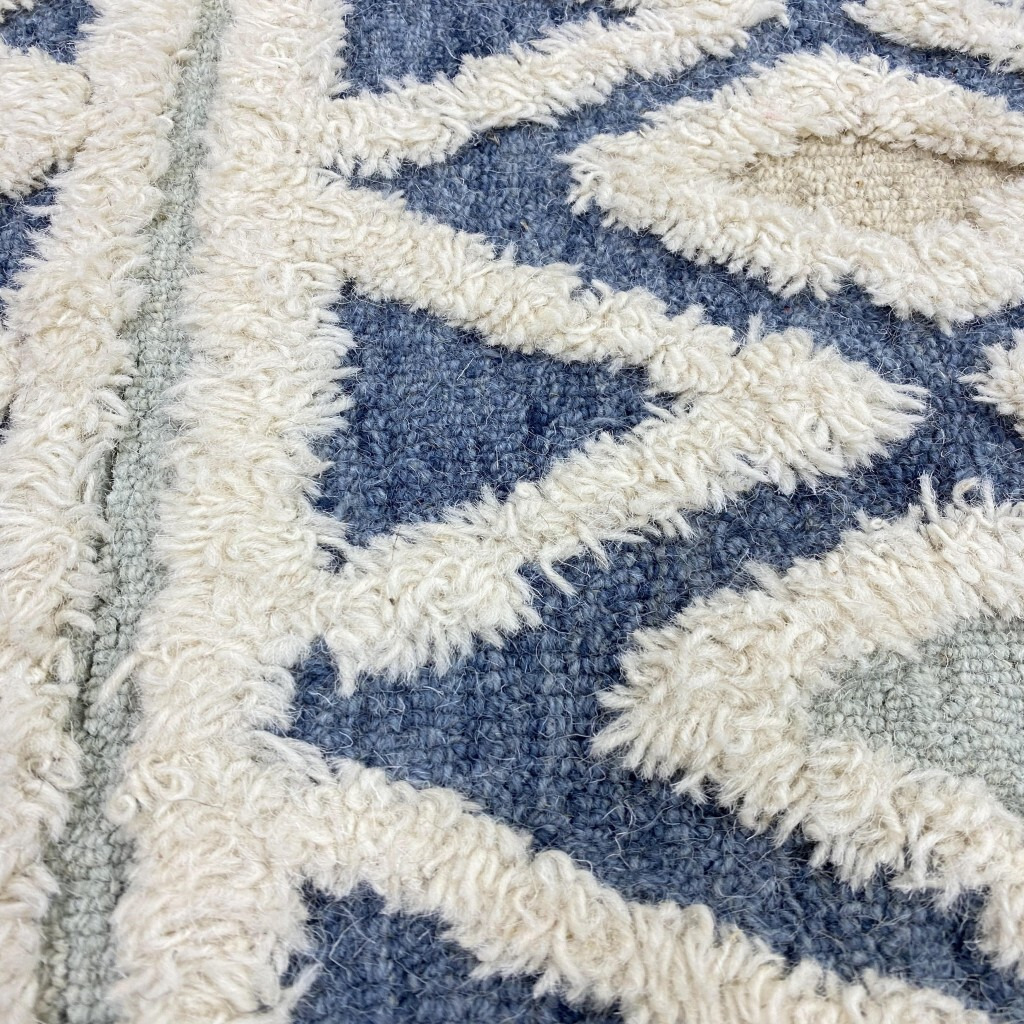 4 Round Blue And Cream Stripe Diamond Area Rug