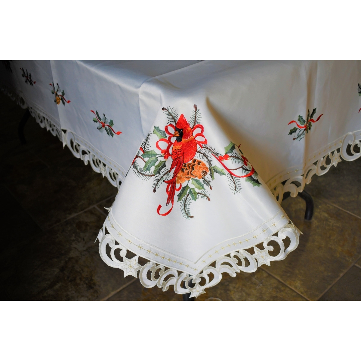 68 x 104 in. Cardinal & Pine Cone on Branches Tablecloth