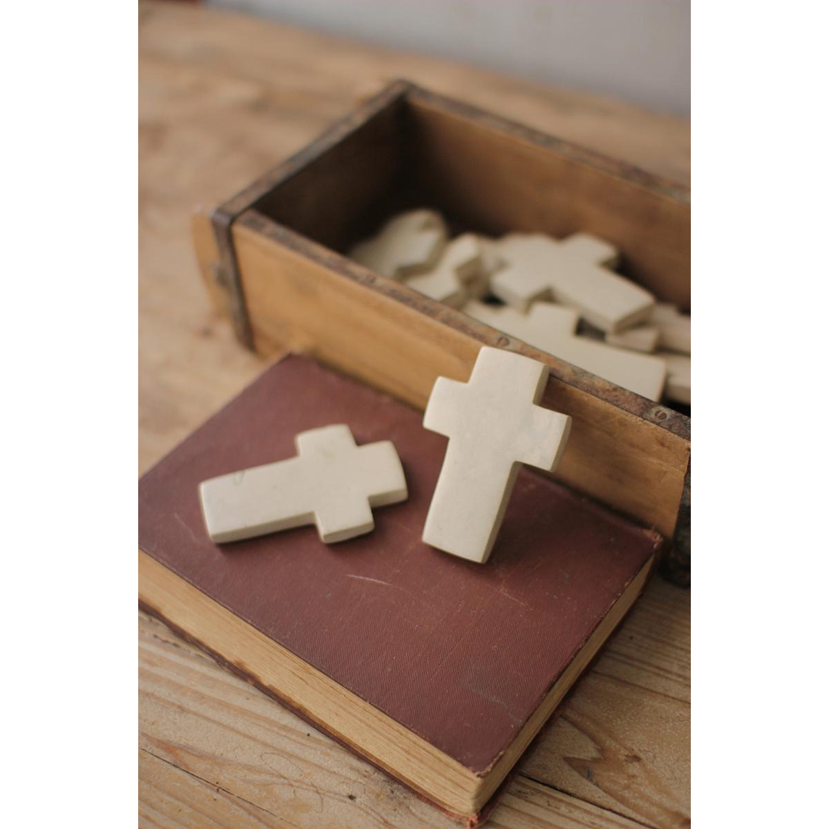 Kalalou A6051 25 x 35 in Hand carved Stone crosses  Light grey - Set of 6