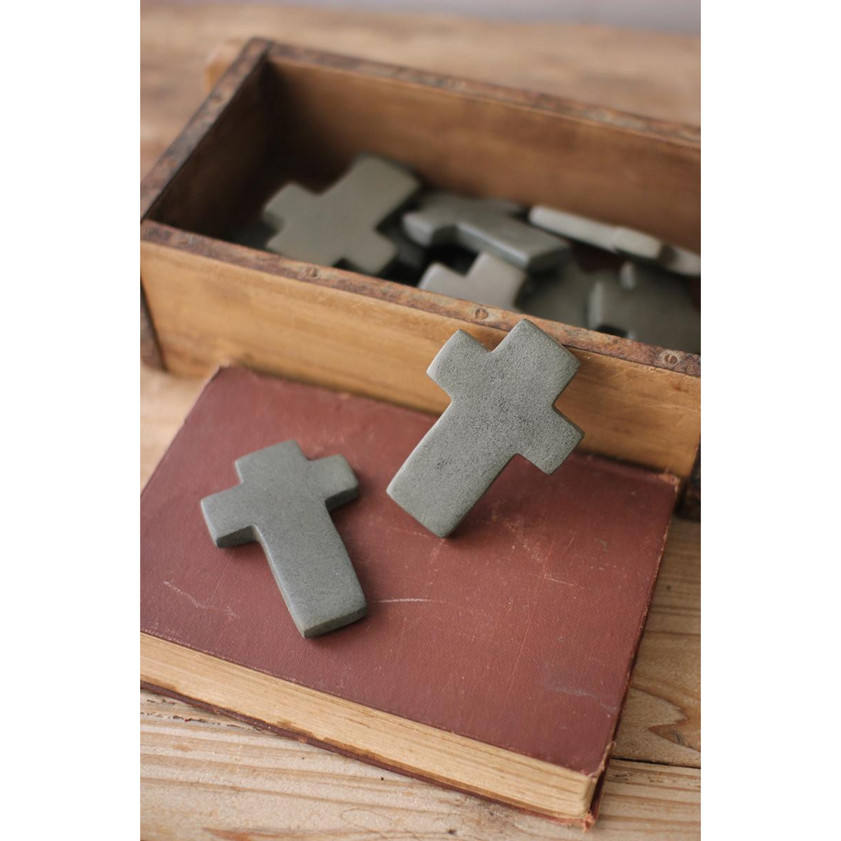 Kalalou A6050 25 x 35 in Hand carved Stone crosses  Dark grey - Set of 6