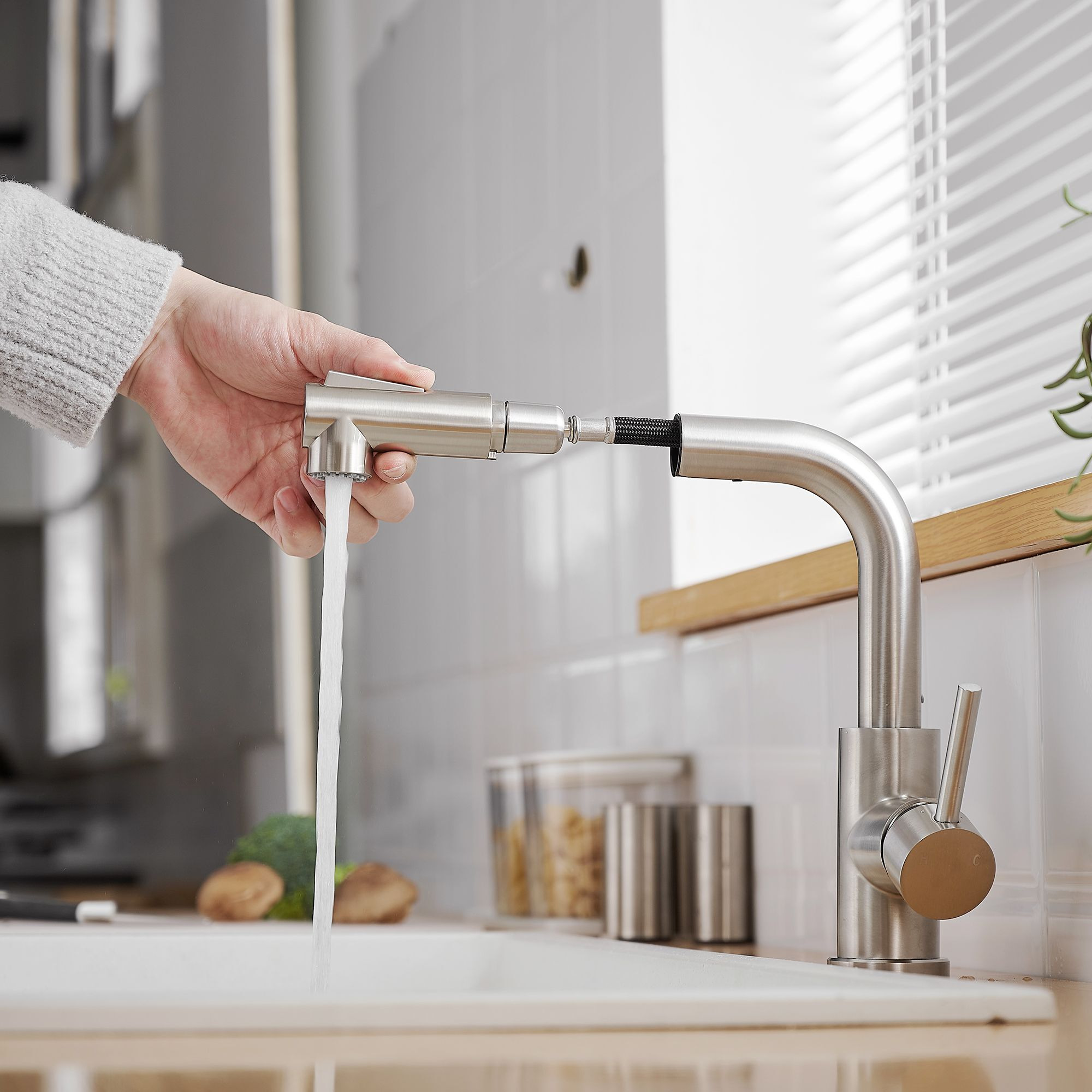 Single Handle Pull Out Kitchen Faucet