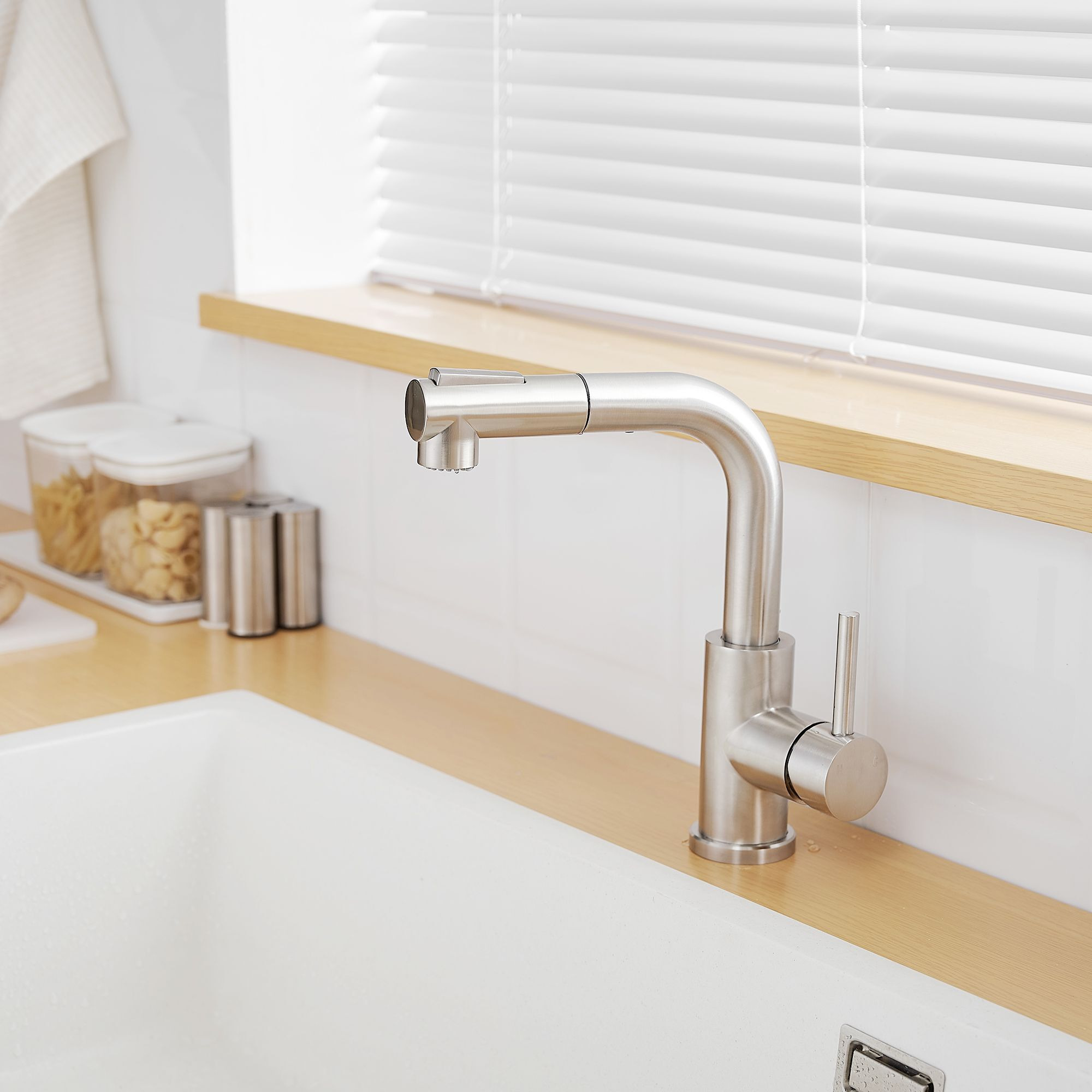 Single Handle Pull Out Kitchen Faucet